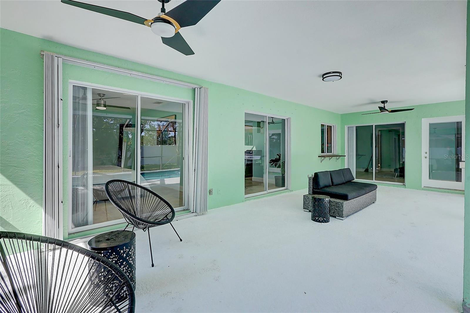 Image 35 of 47 For 238 Grove Avenue