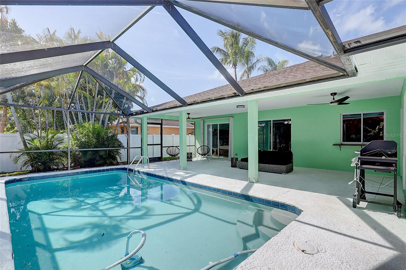 Image 37 of 47 For 238 Grove Avenue