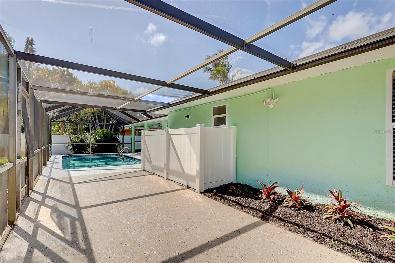 Image 40 of 47 For 238 Grove Avenue