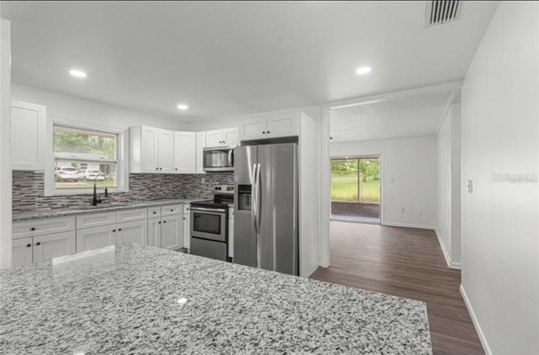 Image 17 of 39 For 46 Lake Court Loop