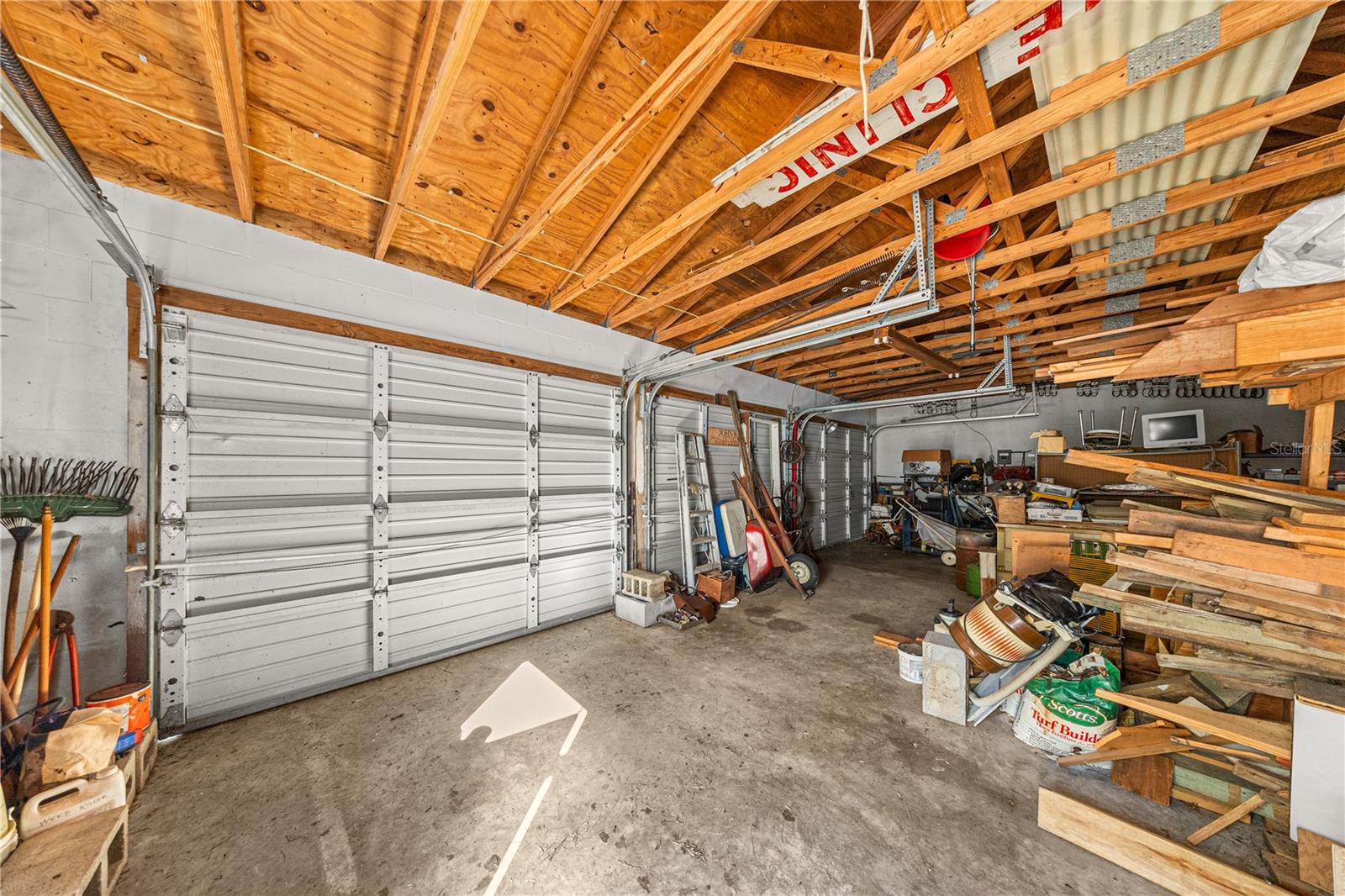 Image 11 of 24 For 20470 142nd Lane