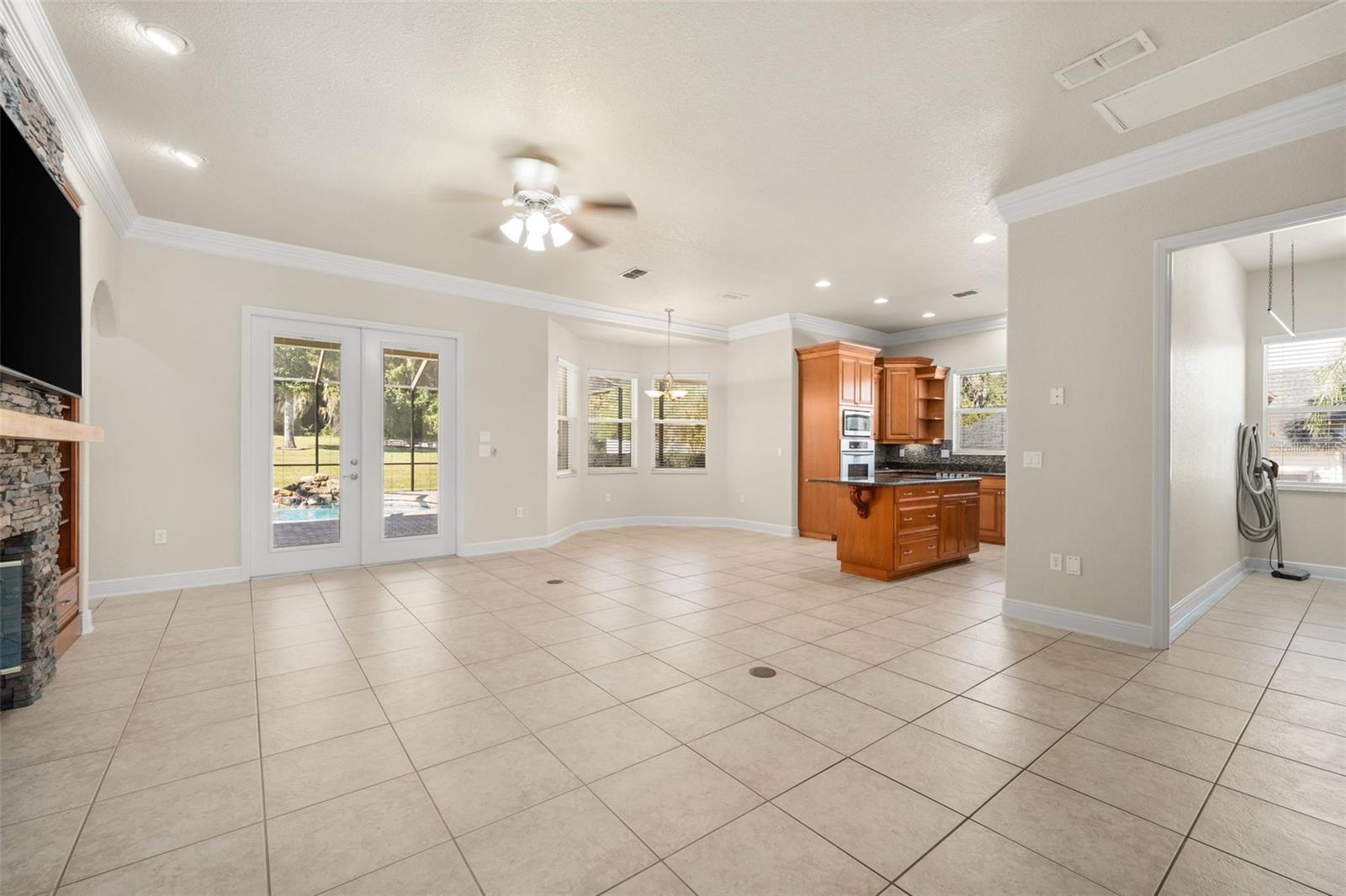 Image 16 of 40 For 3950 39th Circle