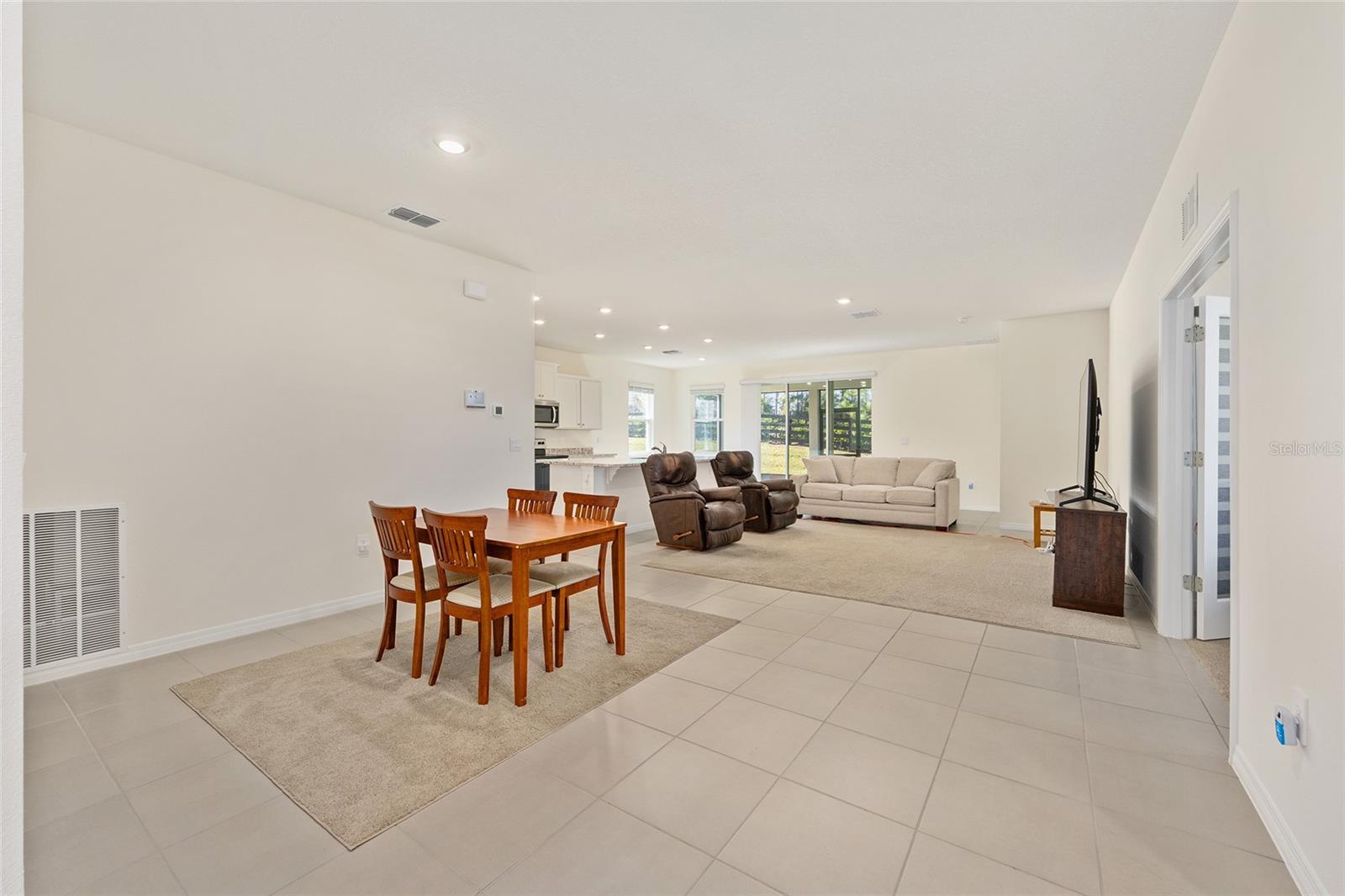 Image 5 of 44 For 6239 93rd Loop