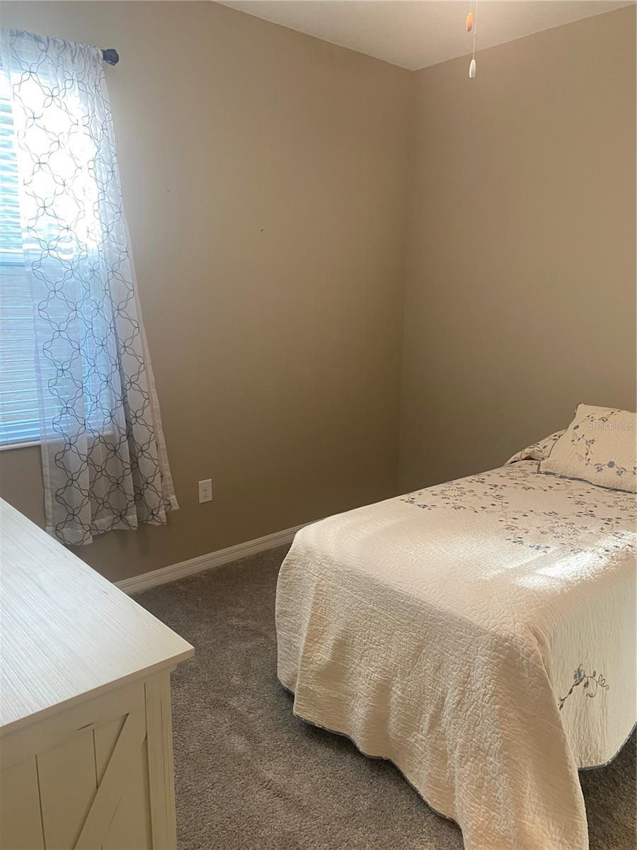 Image 18 of 35 For 9839 99th Loop