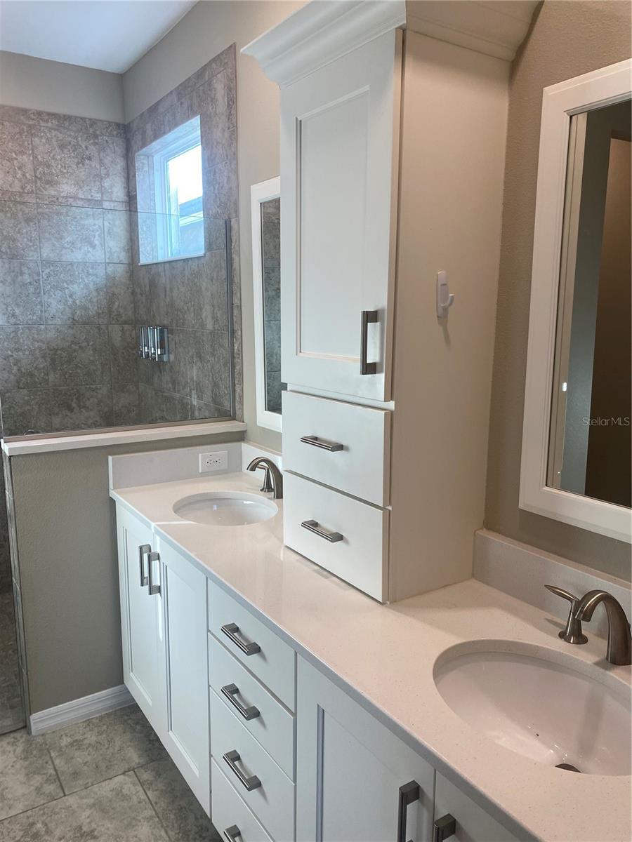 Image 26 of 35 For 9839 99th Loop