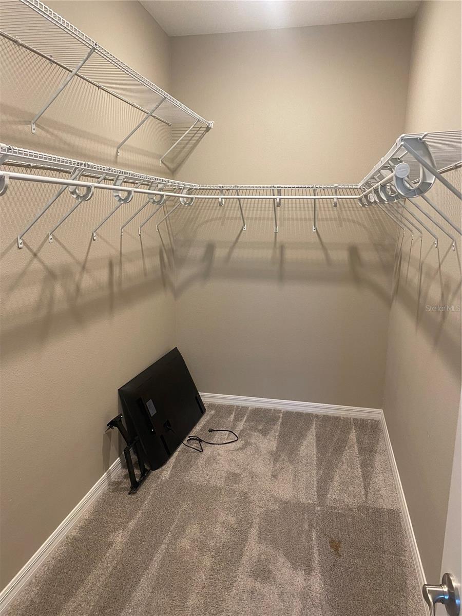 Image 27 of 35 For 9839 99th Loop