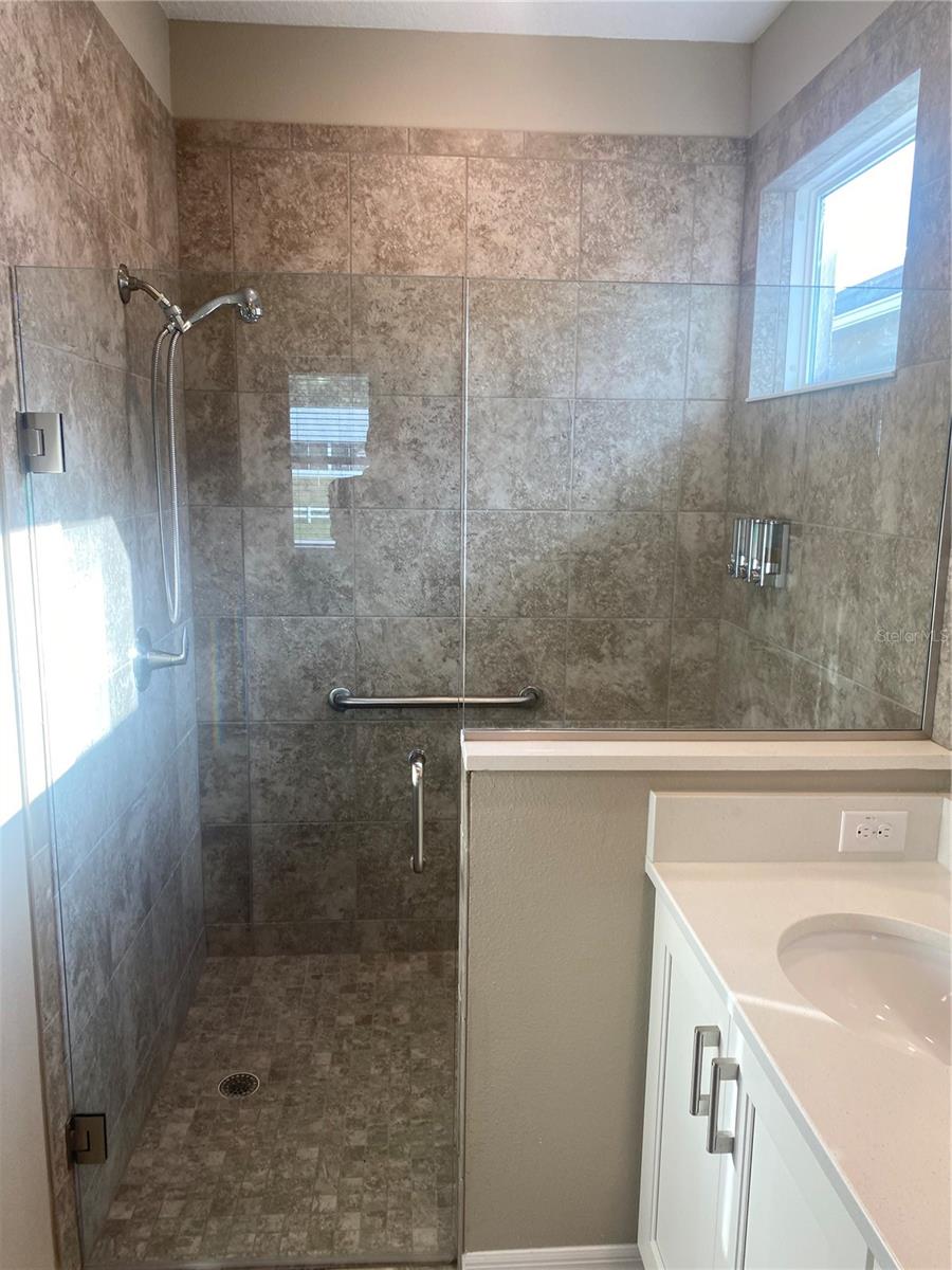 Image 31 of 35 For 9839 99th Loop