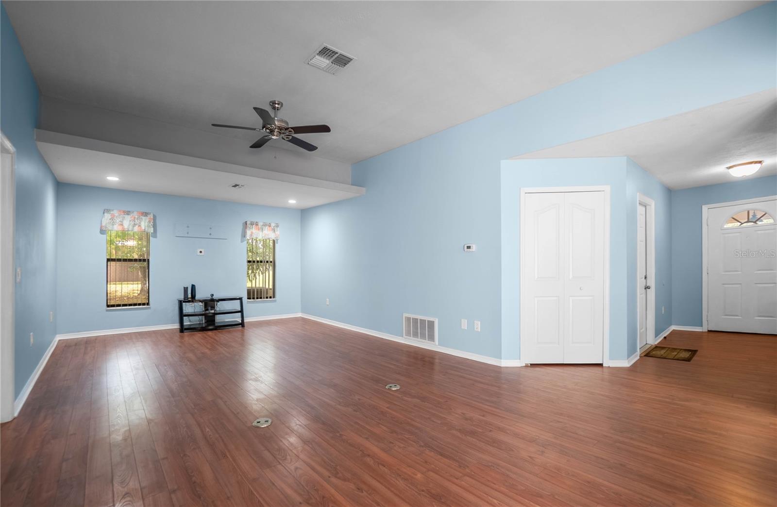 Listing photo id 9 for 3642 Foxwood Lane