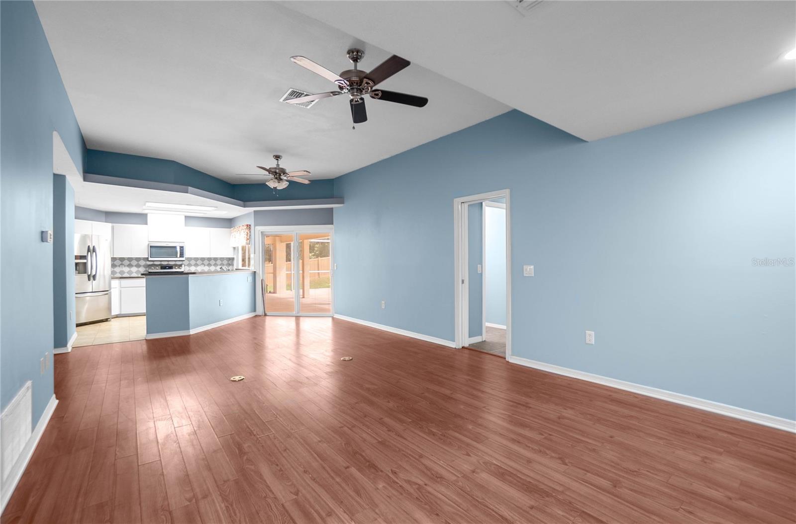 Listing photo id 10 for 3642 Foxwood Lane