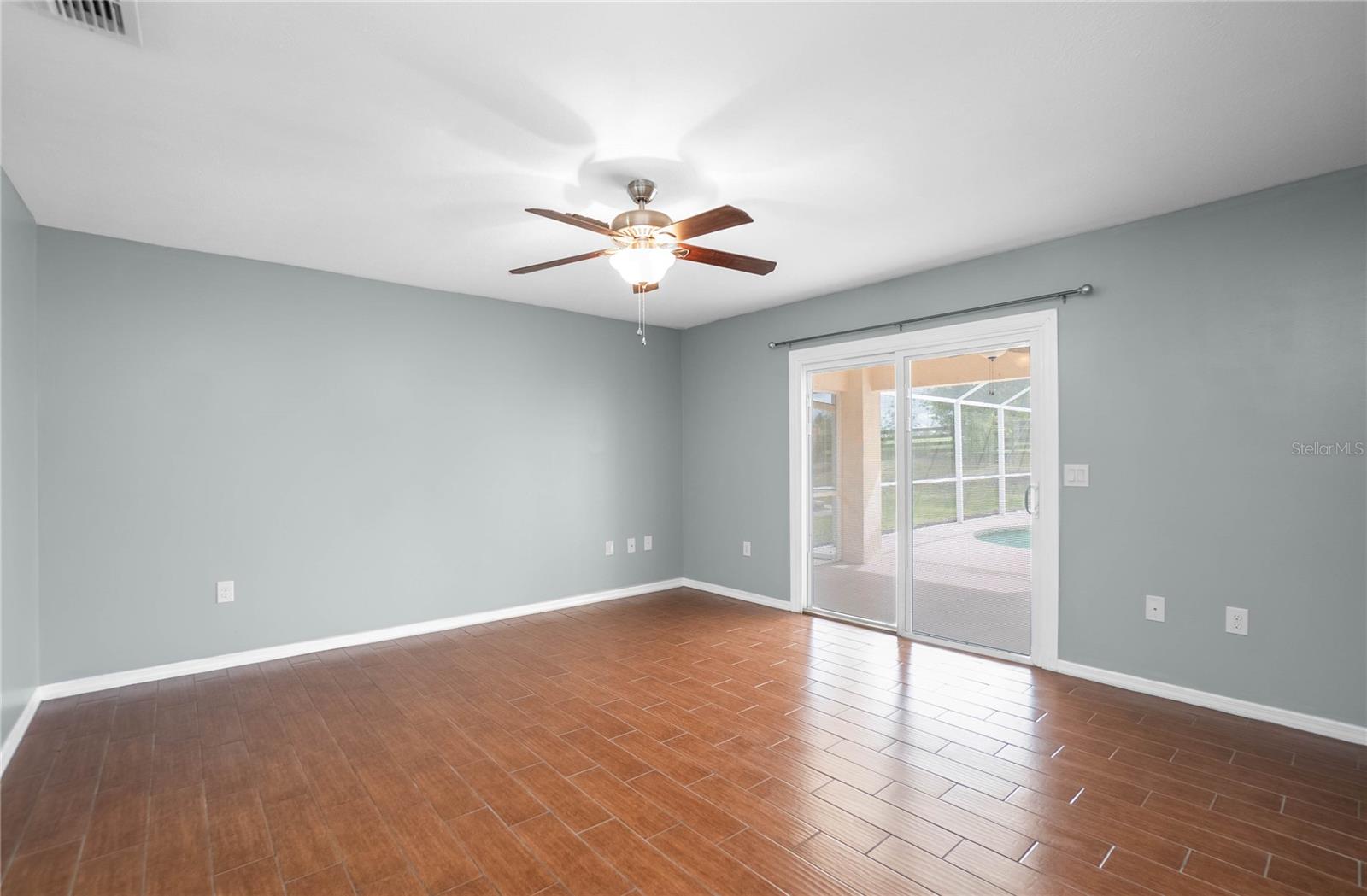 Listing photo id 11 for 3642 Foxwood Lane