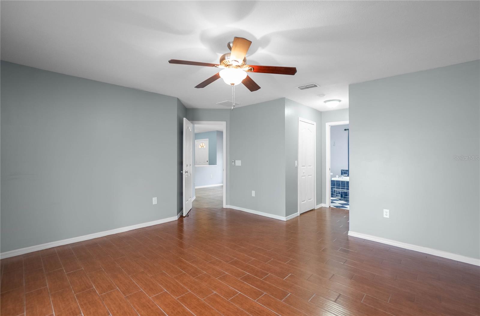 Listing photo id 12 for 3642 Foxwood Lane