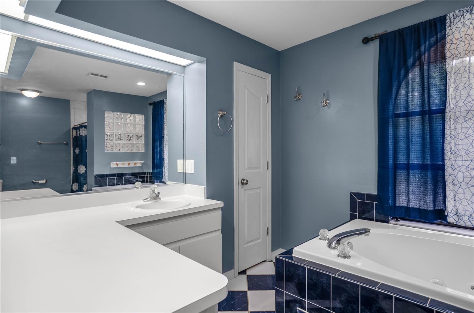 Listing photo id 16 for 3642 Foxwood Lane