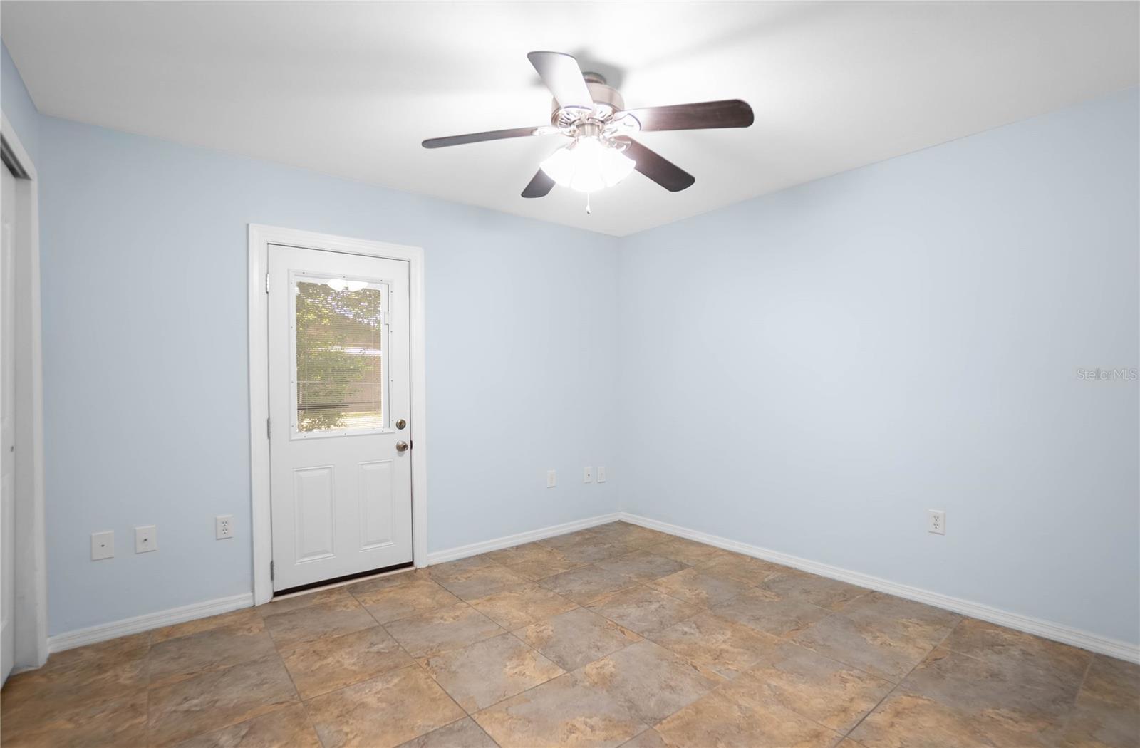 Listing photo id 19 for 3642 Foxwood Lane