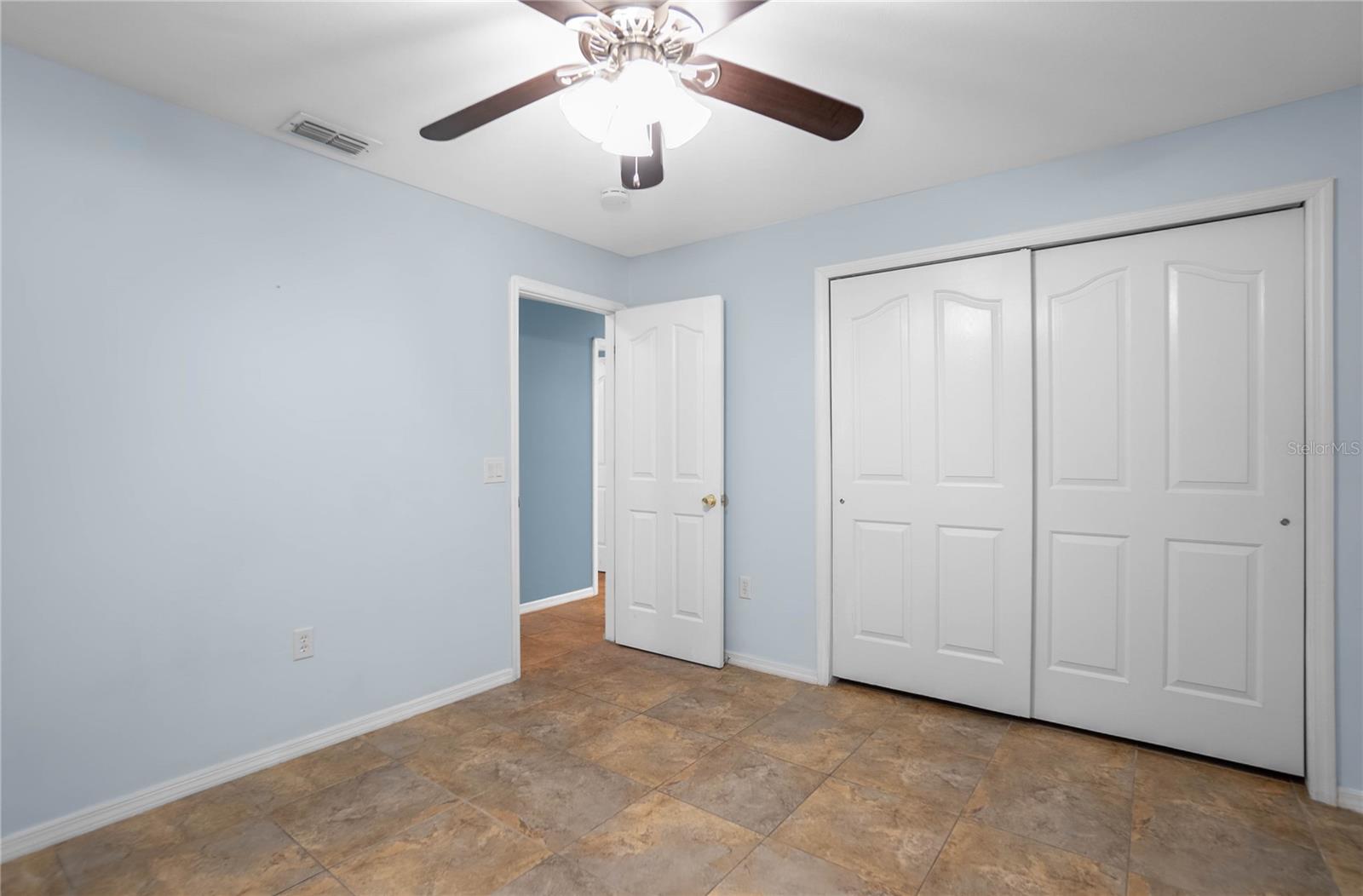 Listing photo id 20 for 3642 Foxwood Lane