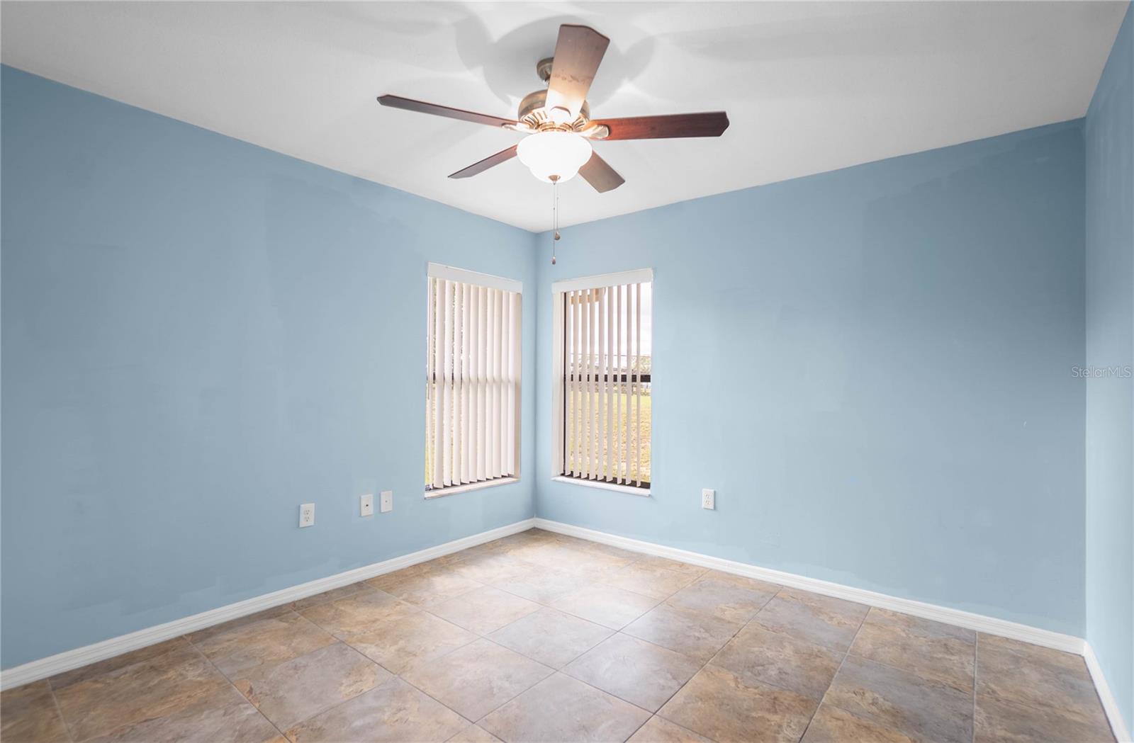 Listing photo id 23 for 3642 Foxwood Lane