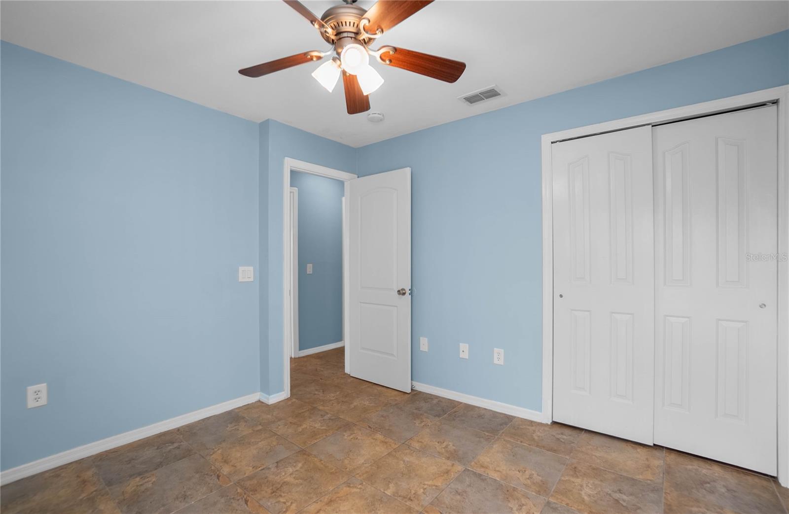 Listing photo id 26 for 3642 Foxwood Lane