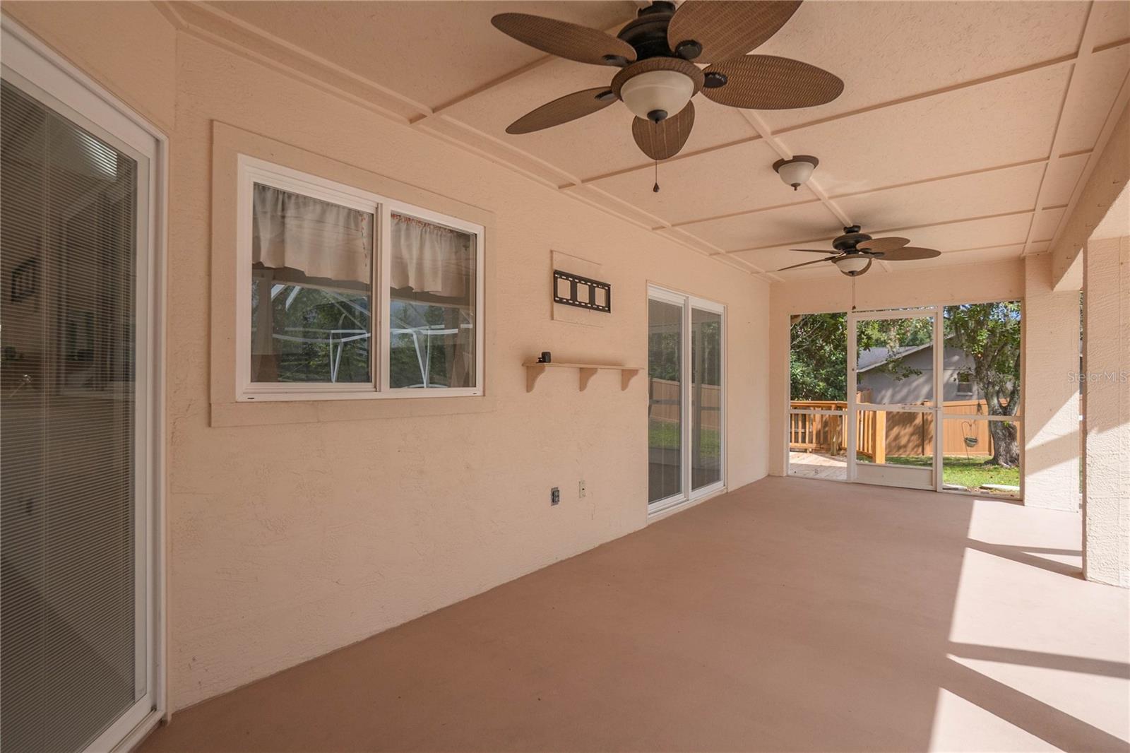 Listing photo id 27 for 3642 Foxwood Lane