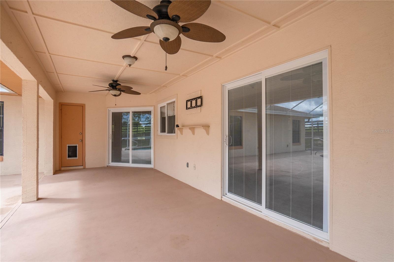 Listing photo id 28 for 3642 Foxwood Lane