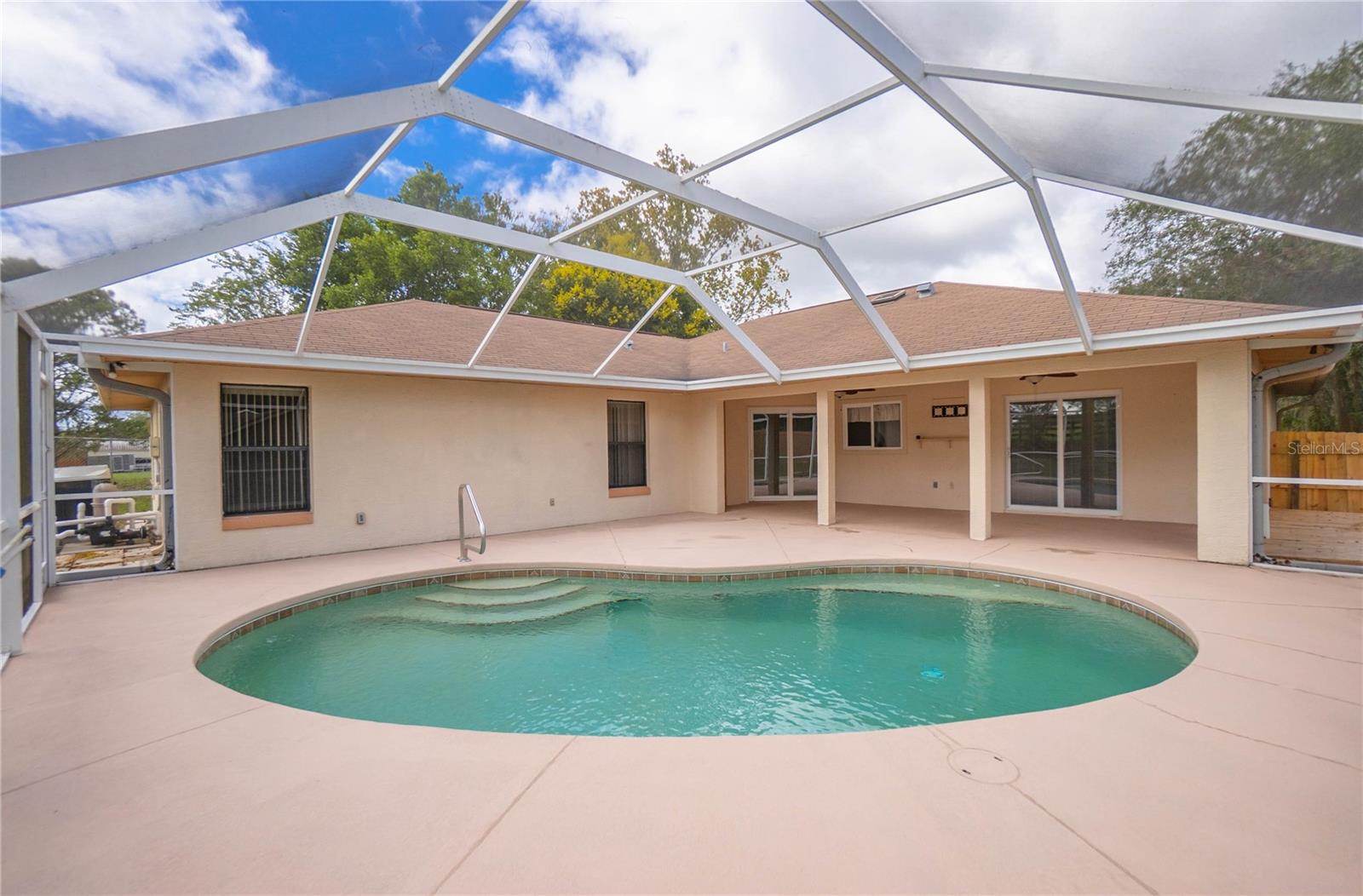 Listing photo id 32 for 3642 Foxwood Lane