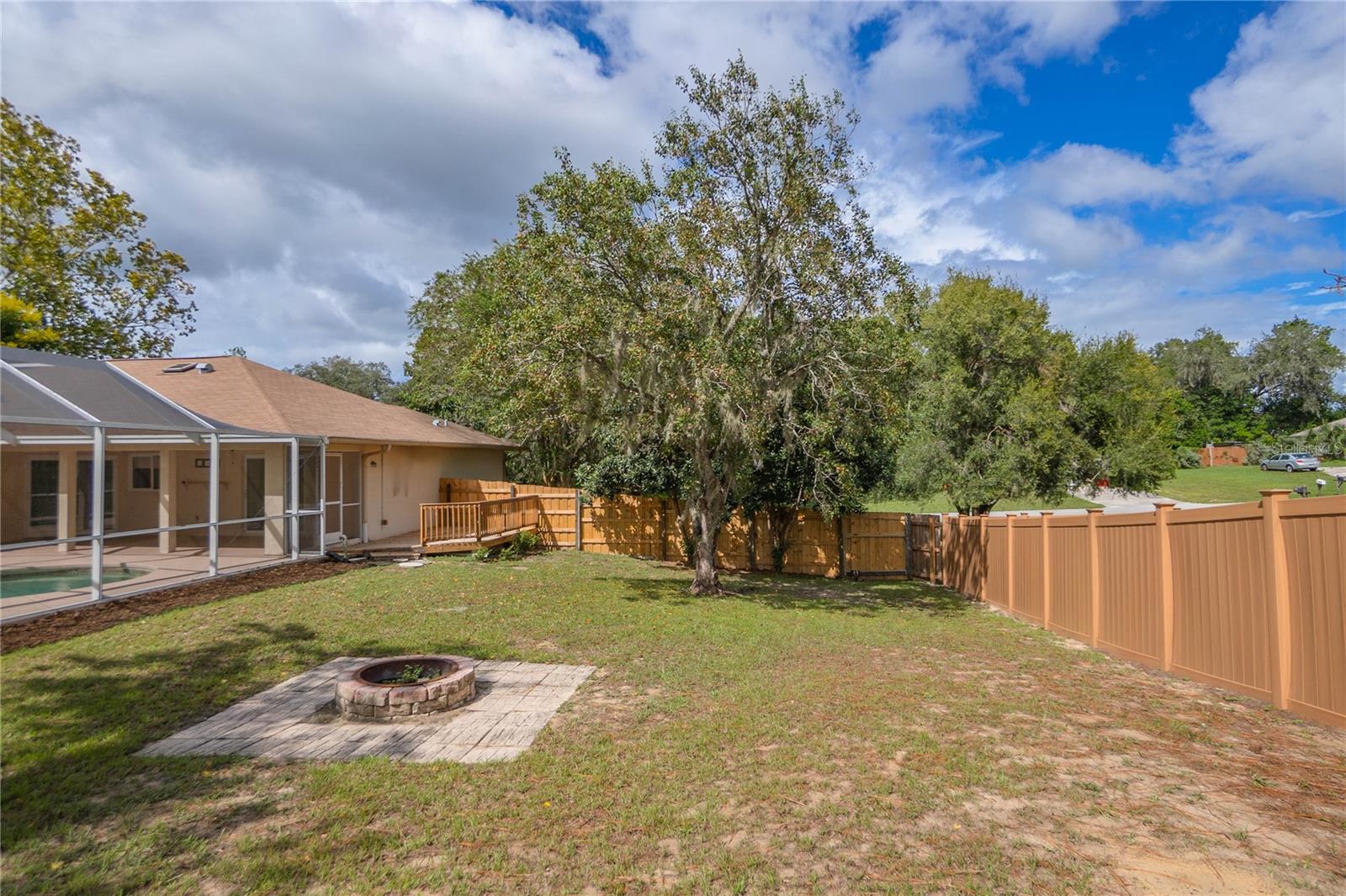 Listing photo id 36 for 3642 Foxwood Lane