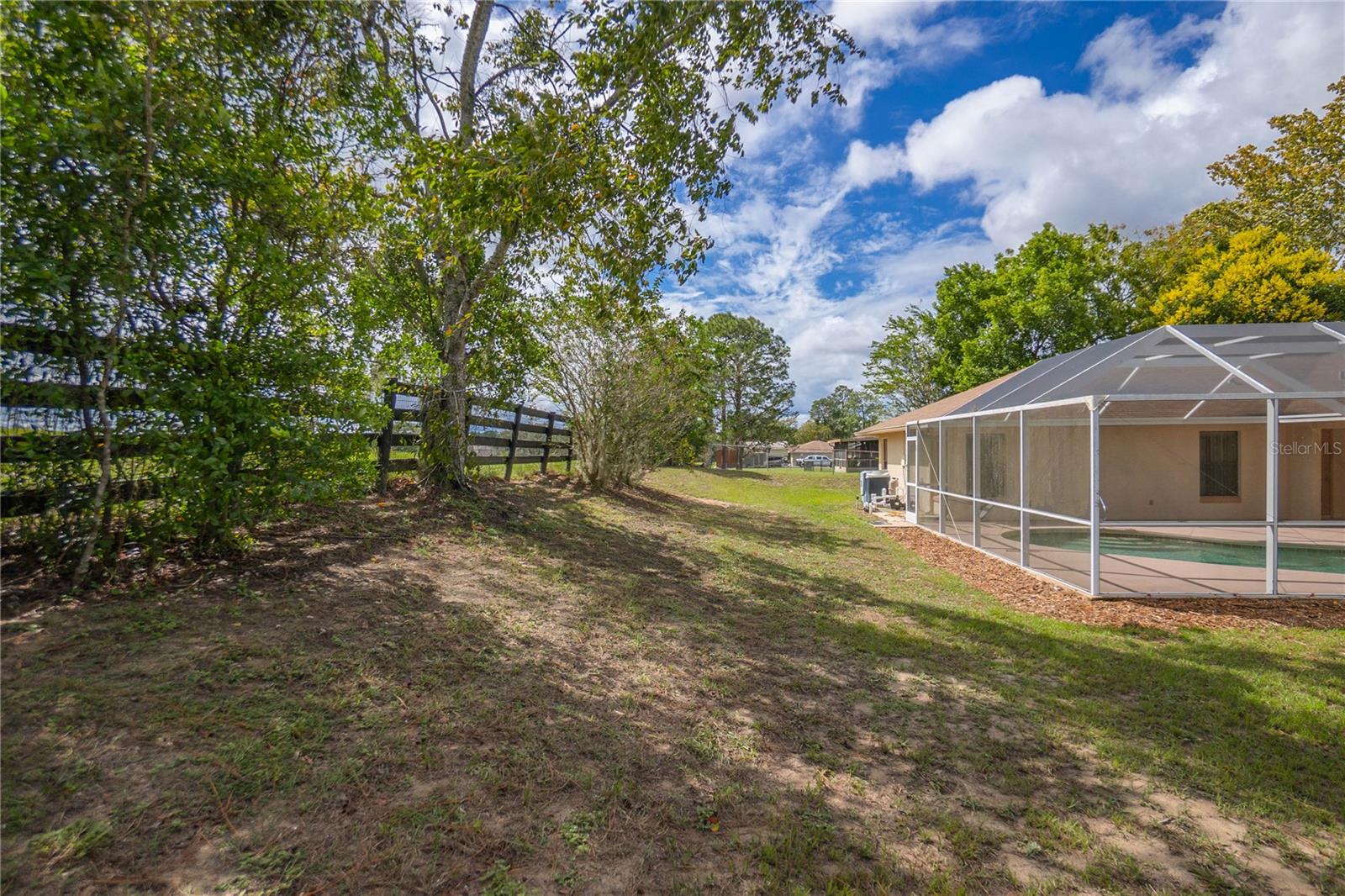 Listing photo id 37 for 3642 Foxwood Lane