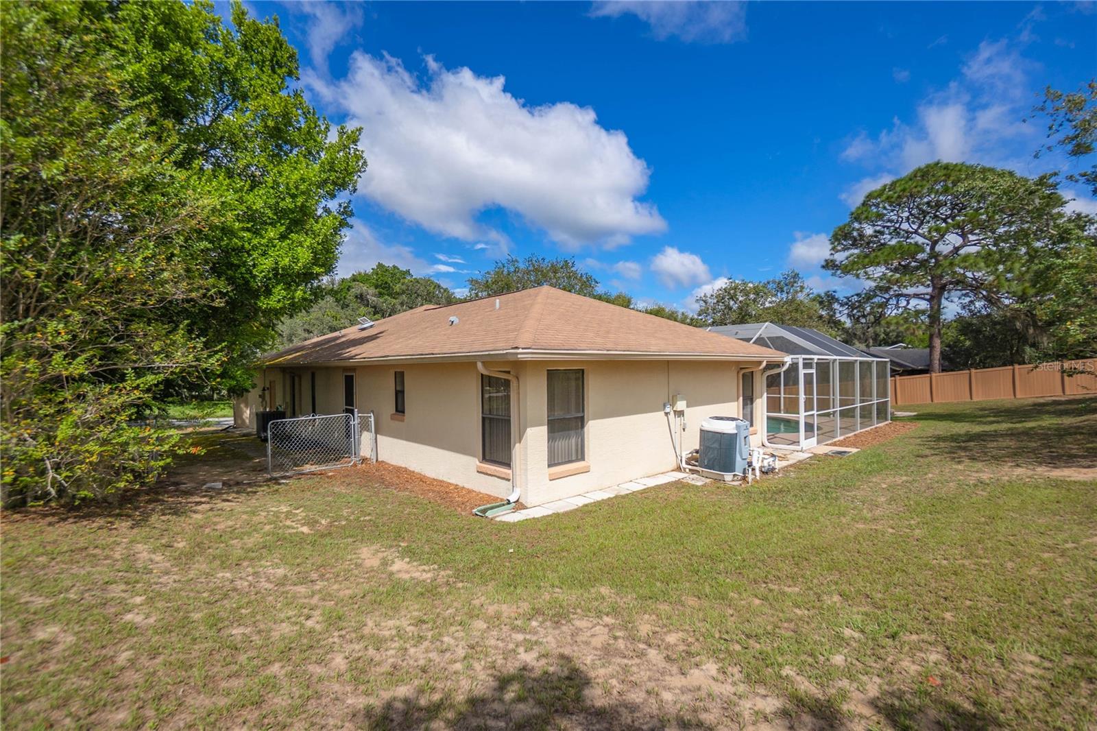 Listing photo id 38 for 3642 Foxwood Lane