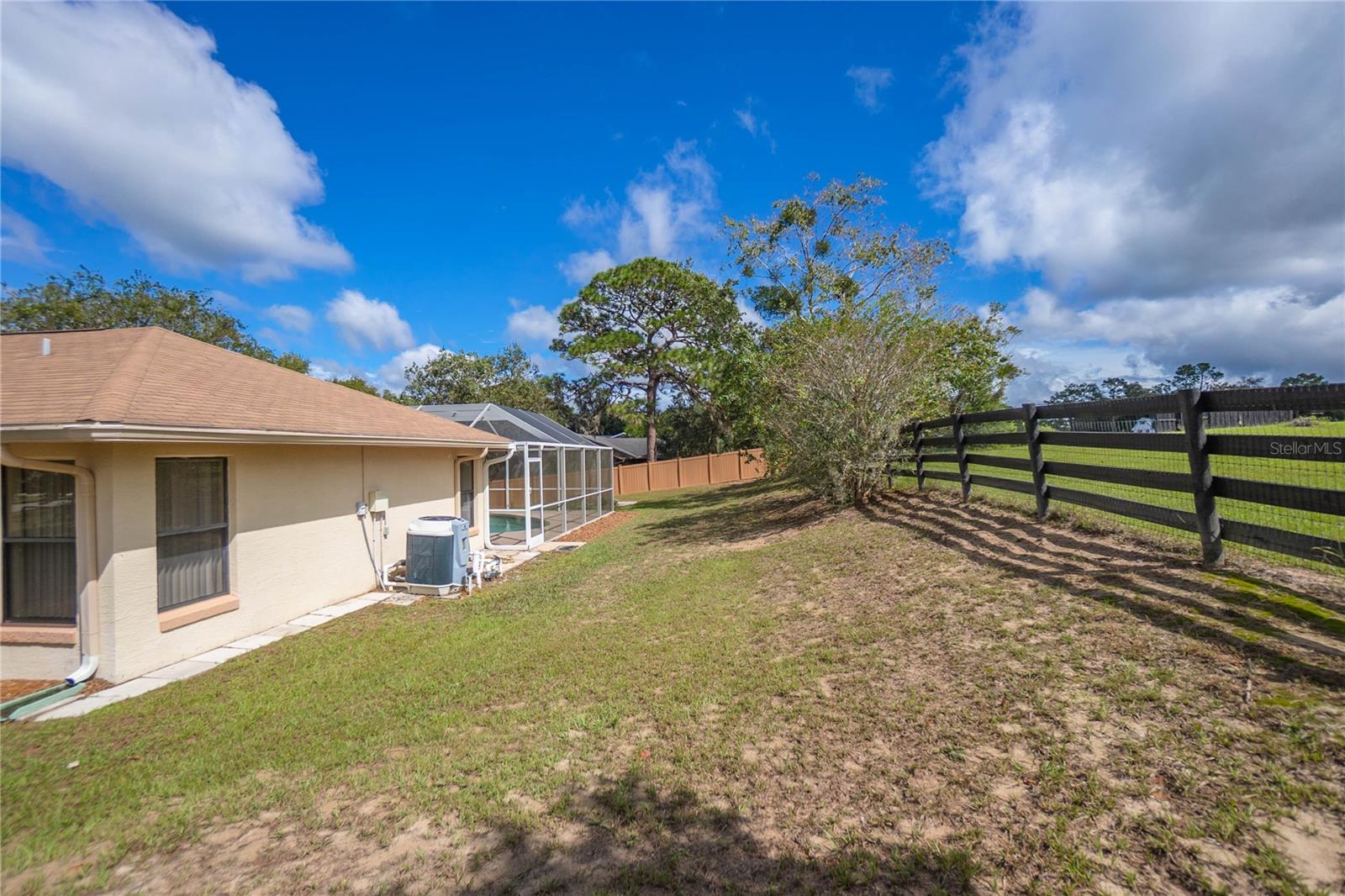 Listing photo id 39 for 3642 Foxwood Lane