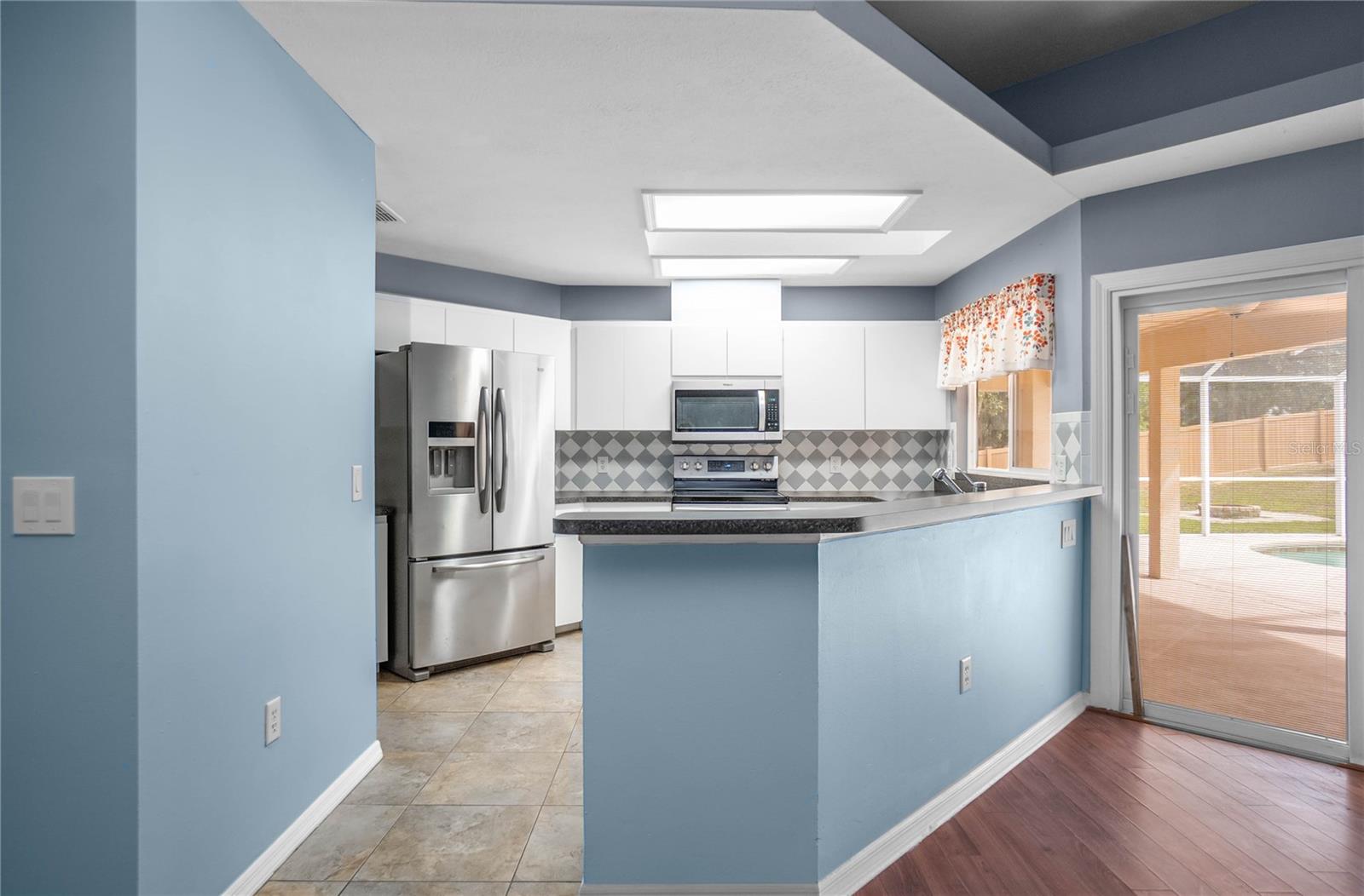 Listing photo id 5 for 3642 Foxwood Lane