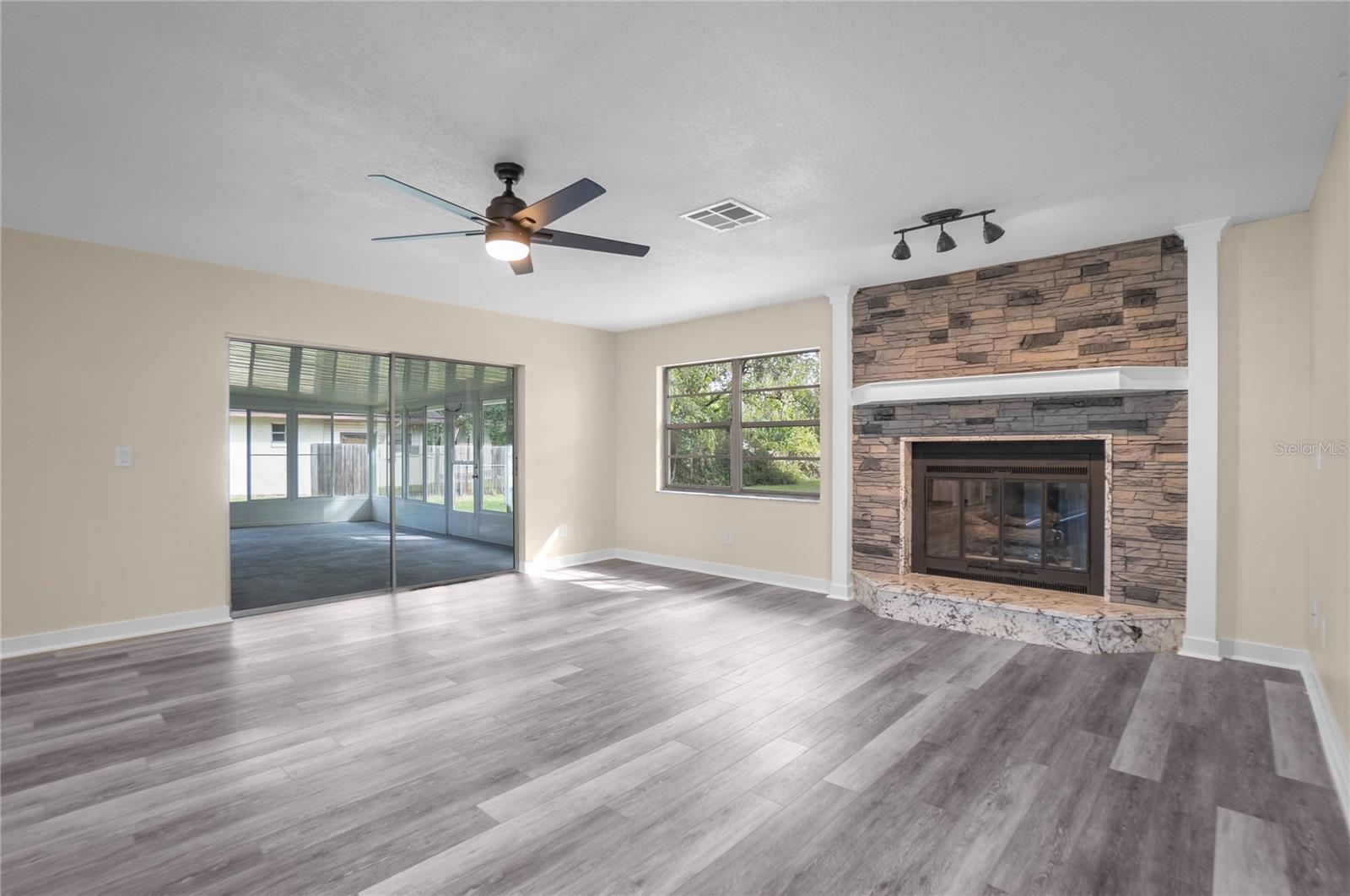 Image 18 of 37 For 3211 Rose Avenue