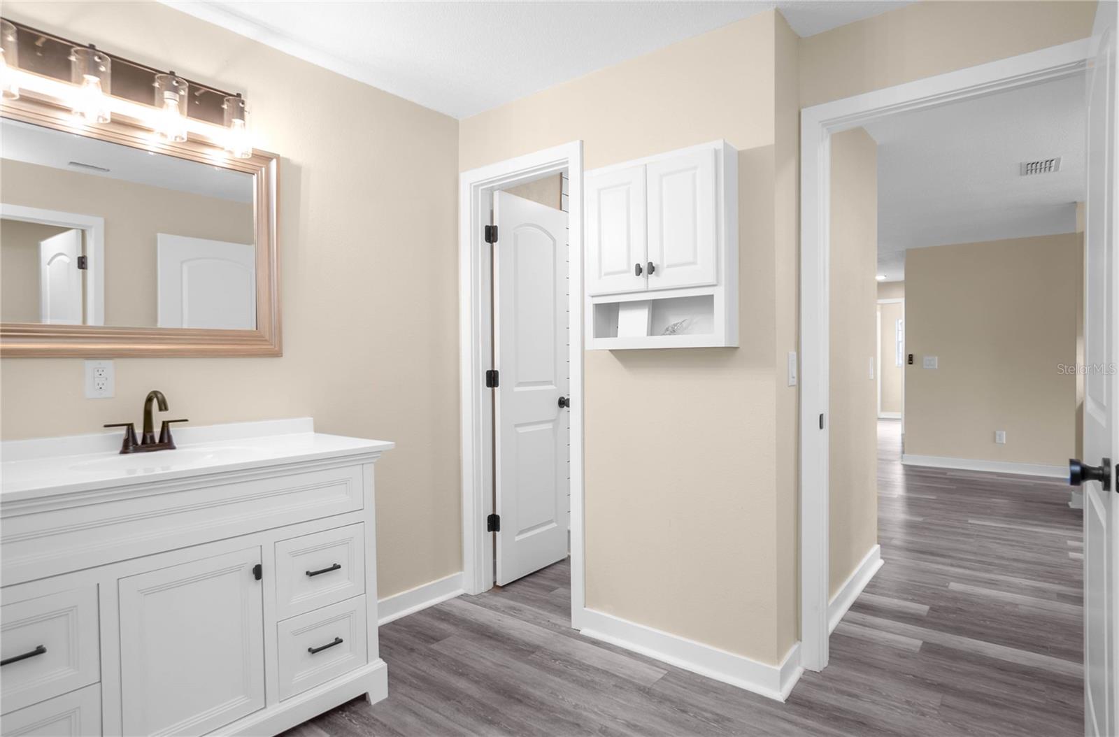 Image 20 of 37 For 3211 Rose Avenue