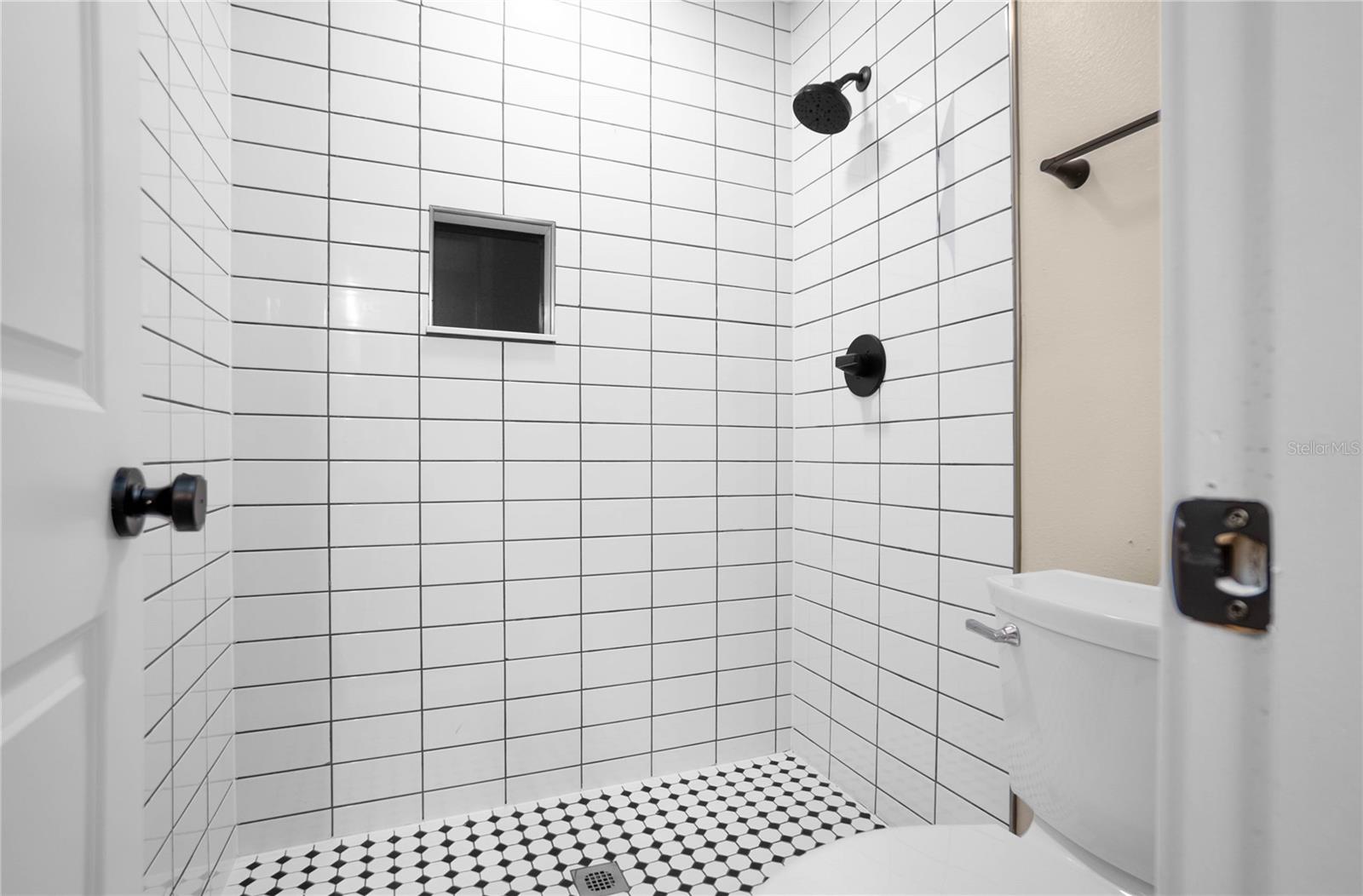 Image 22 of 37 For 3211 Rose Avenue