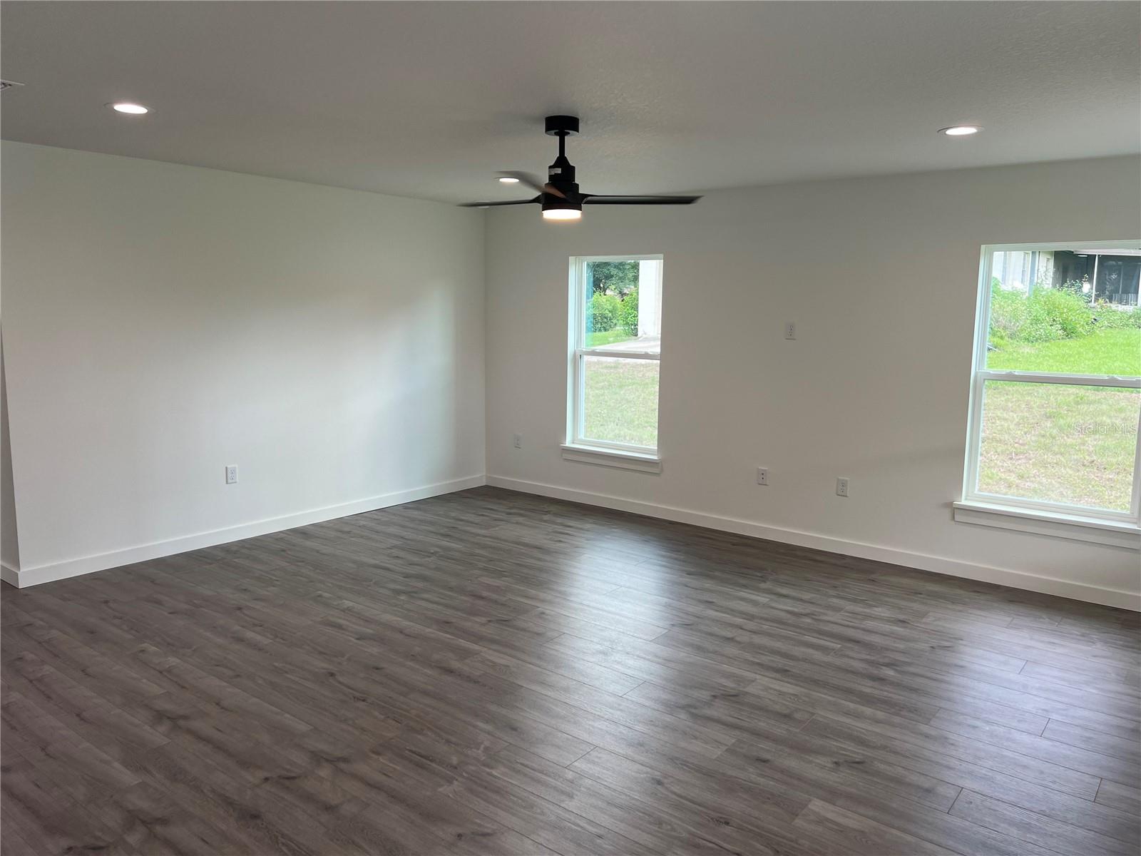 Image 11 of 38 For 184 Se 44th Avenue