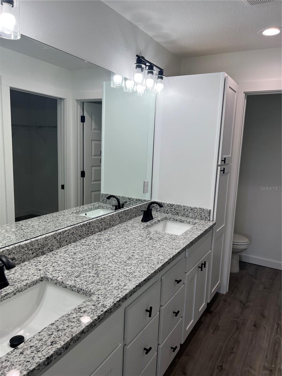 Image 15 of 38 For 184 Se 44th Avenue