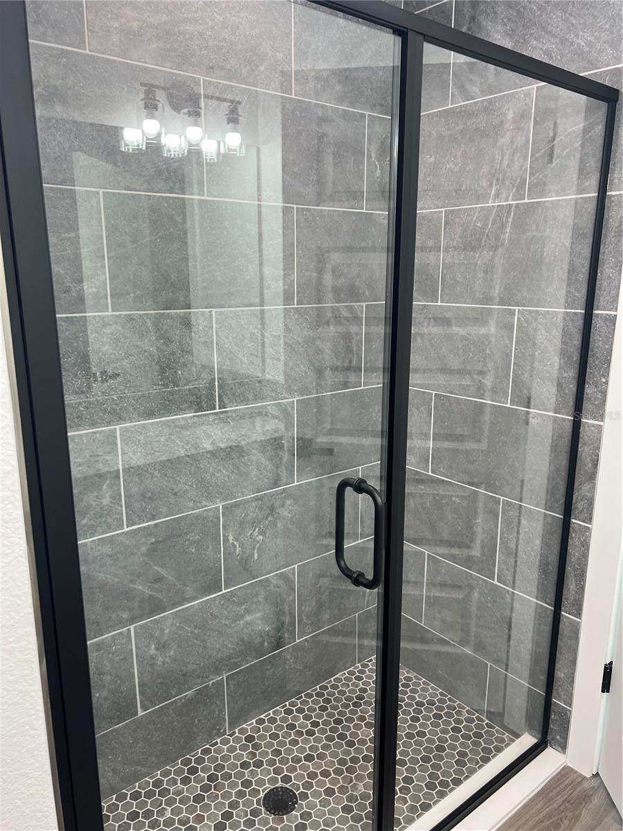 Image 16 of 38 For 184 Se 44th Avenue