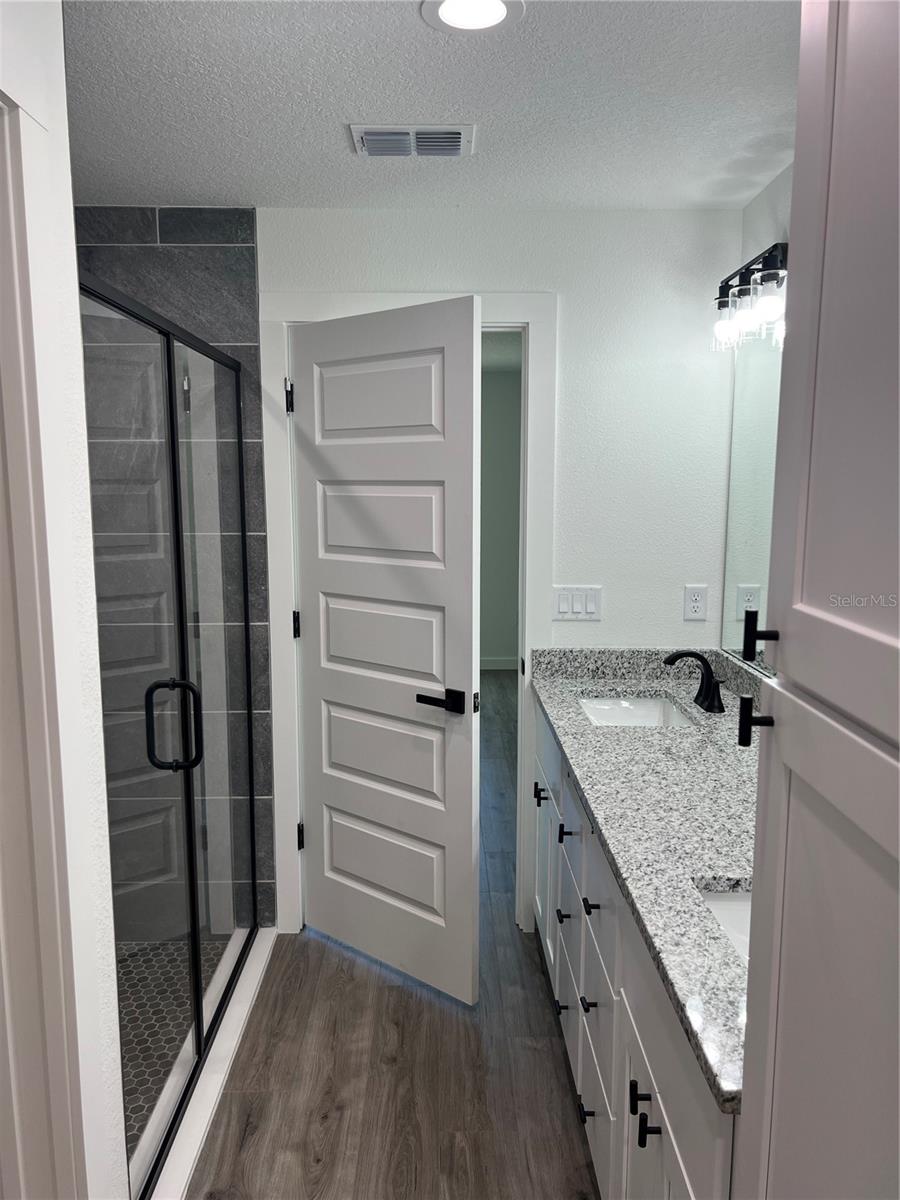 Image 20 of 38 For 184 Se 44th Avenue