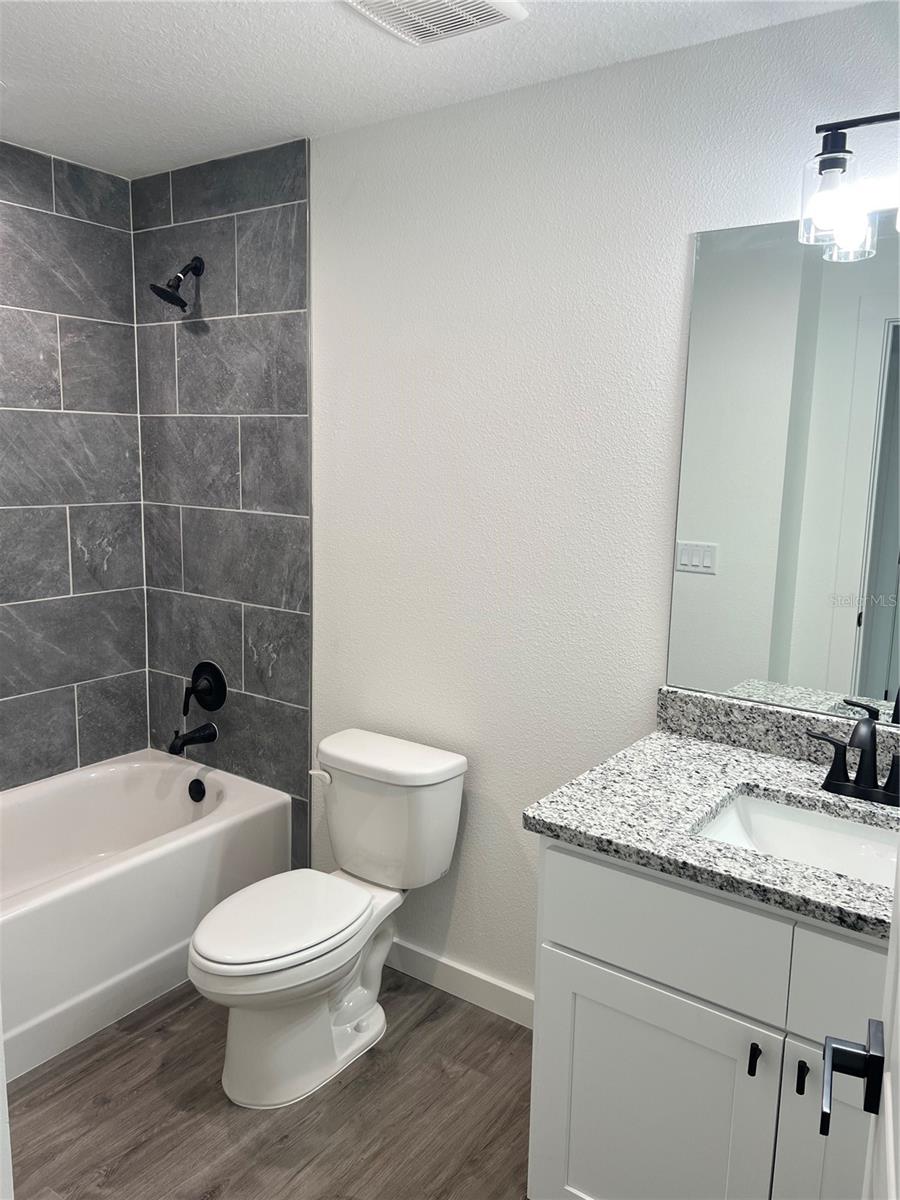 Image 21 of 38 For 184 Se 44th Avenue