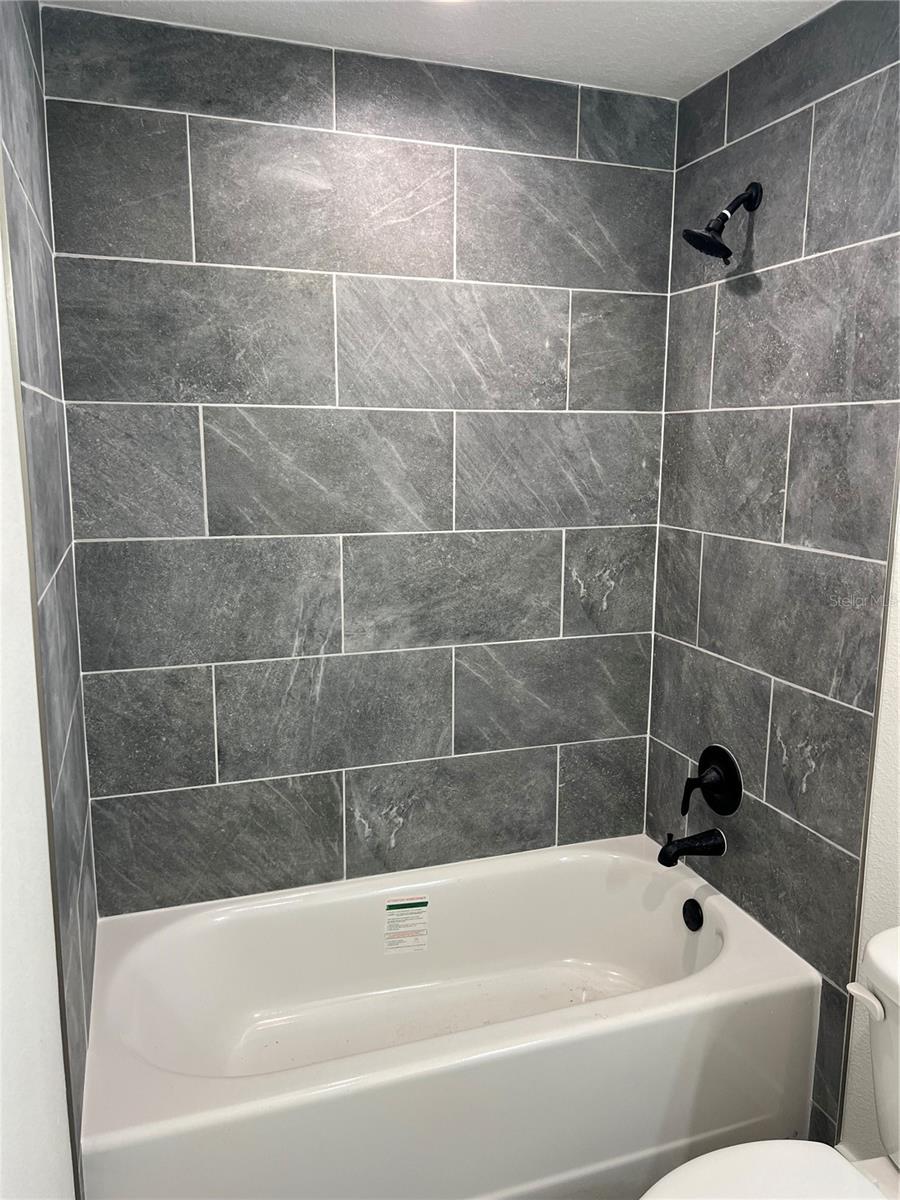 Image 22 of 38 For 184 Se 44th Avenue