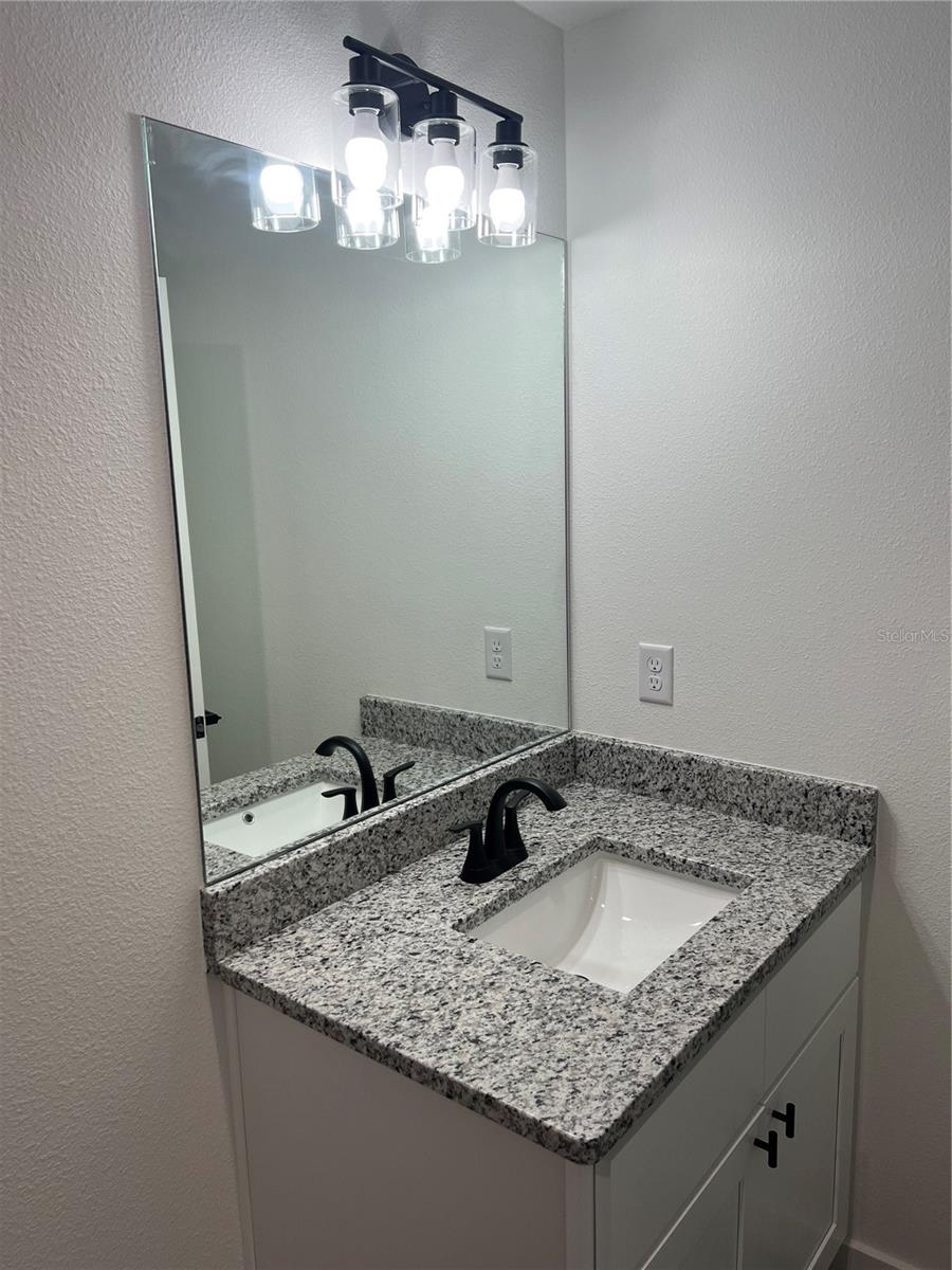 Image 23 of 38 For 184 Se 44th Avenue