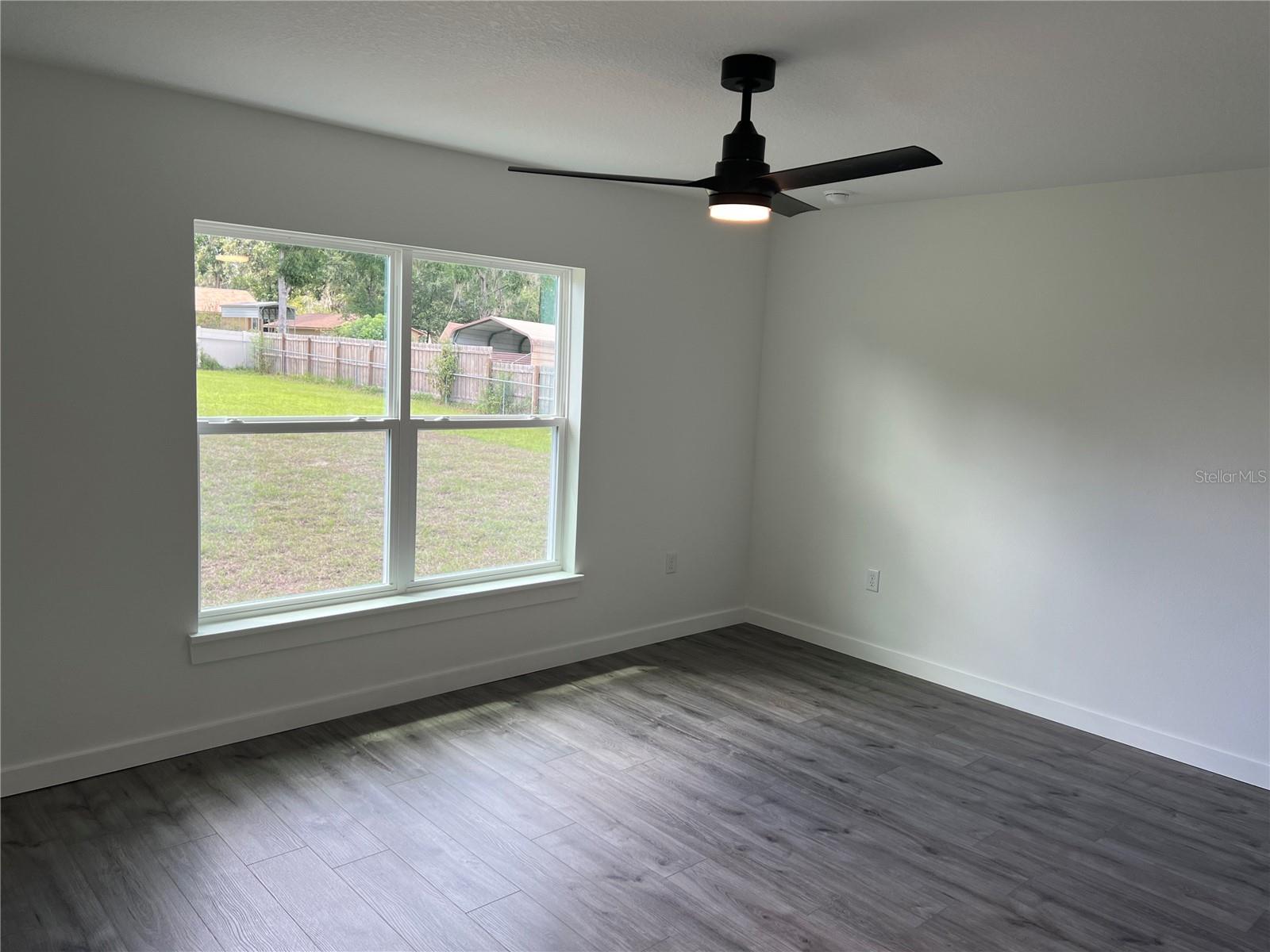 Image 26 of 38 For 184 Se 44th Avenue