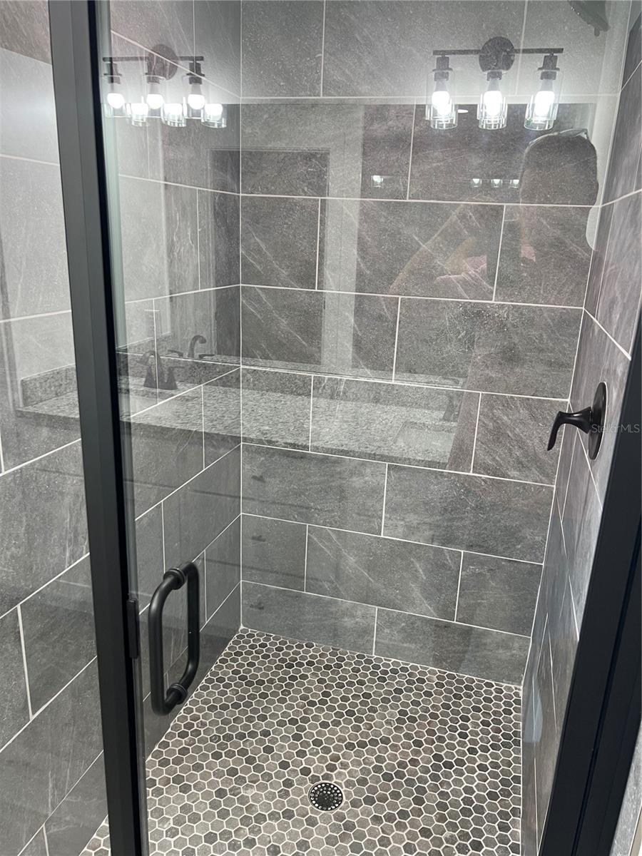 Image 27 of 38 For 184 Se 44th Avenue