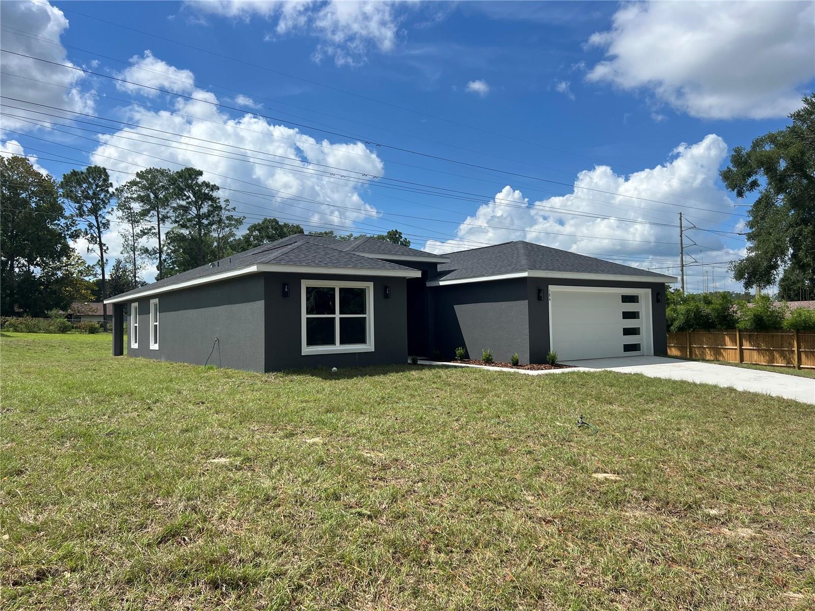 Image 3 of 38 For 184 Se 44th Avenue