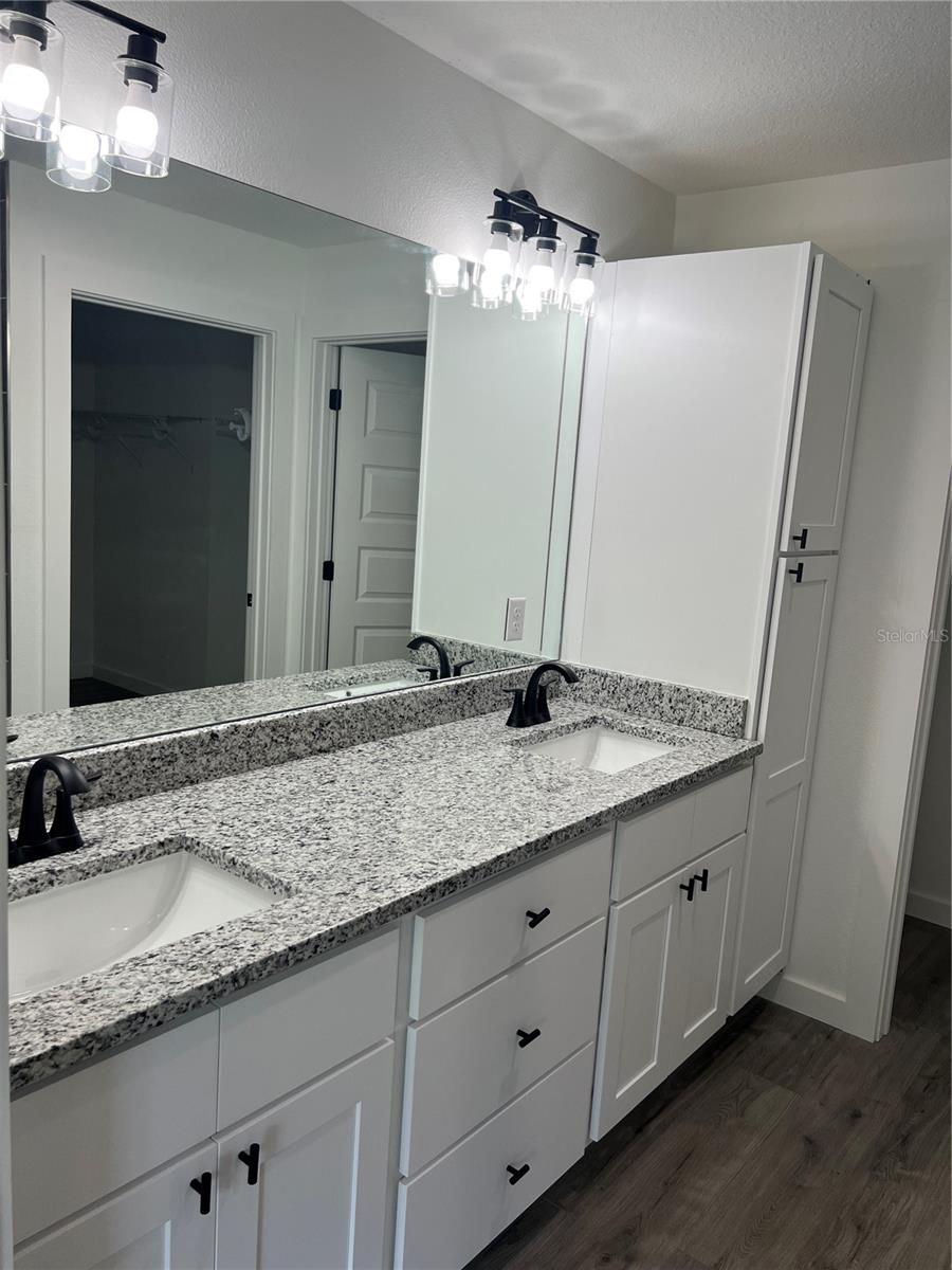 Image 31 of 38 For 184 Se 44th Avenue