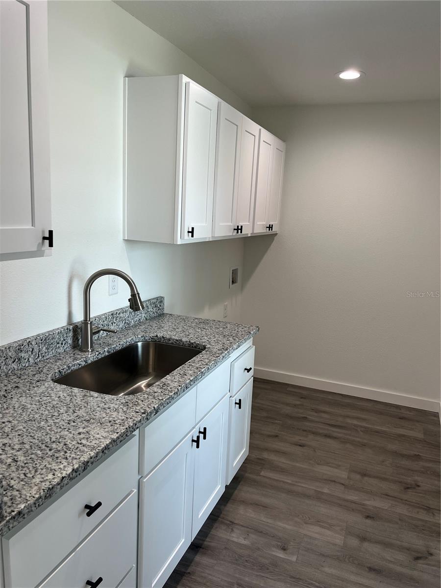 Image 32 of 38 For 184 Se 44th Avenue