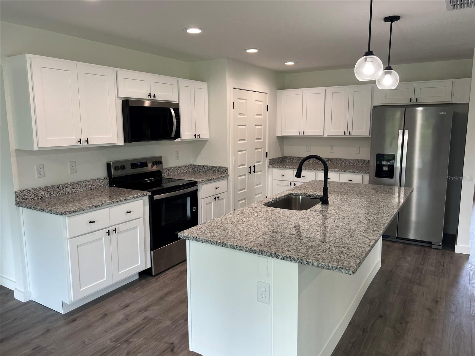 Image 7 of 38 For 184 Se 44th Avenue