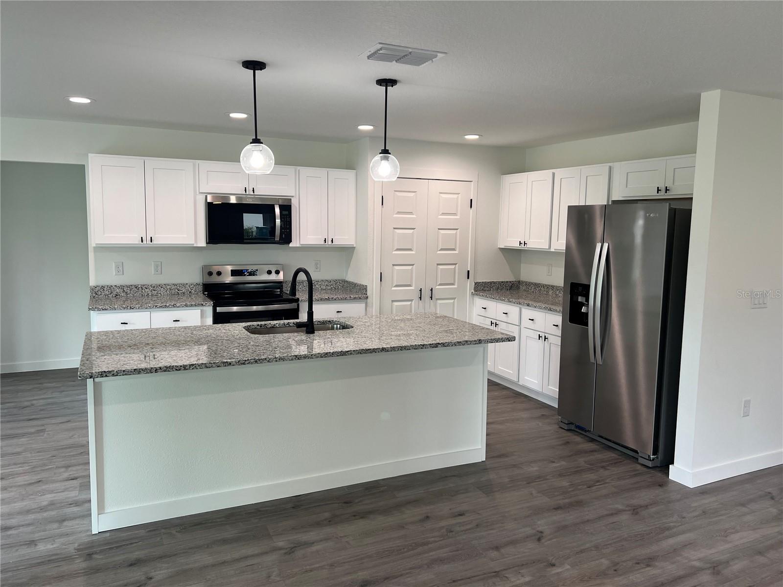 Image 8 of 38 For 184 Se 44th Avenue