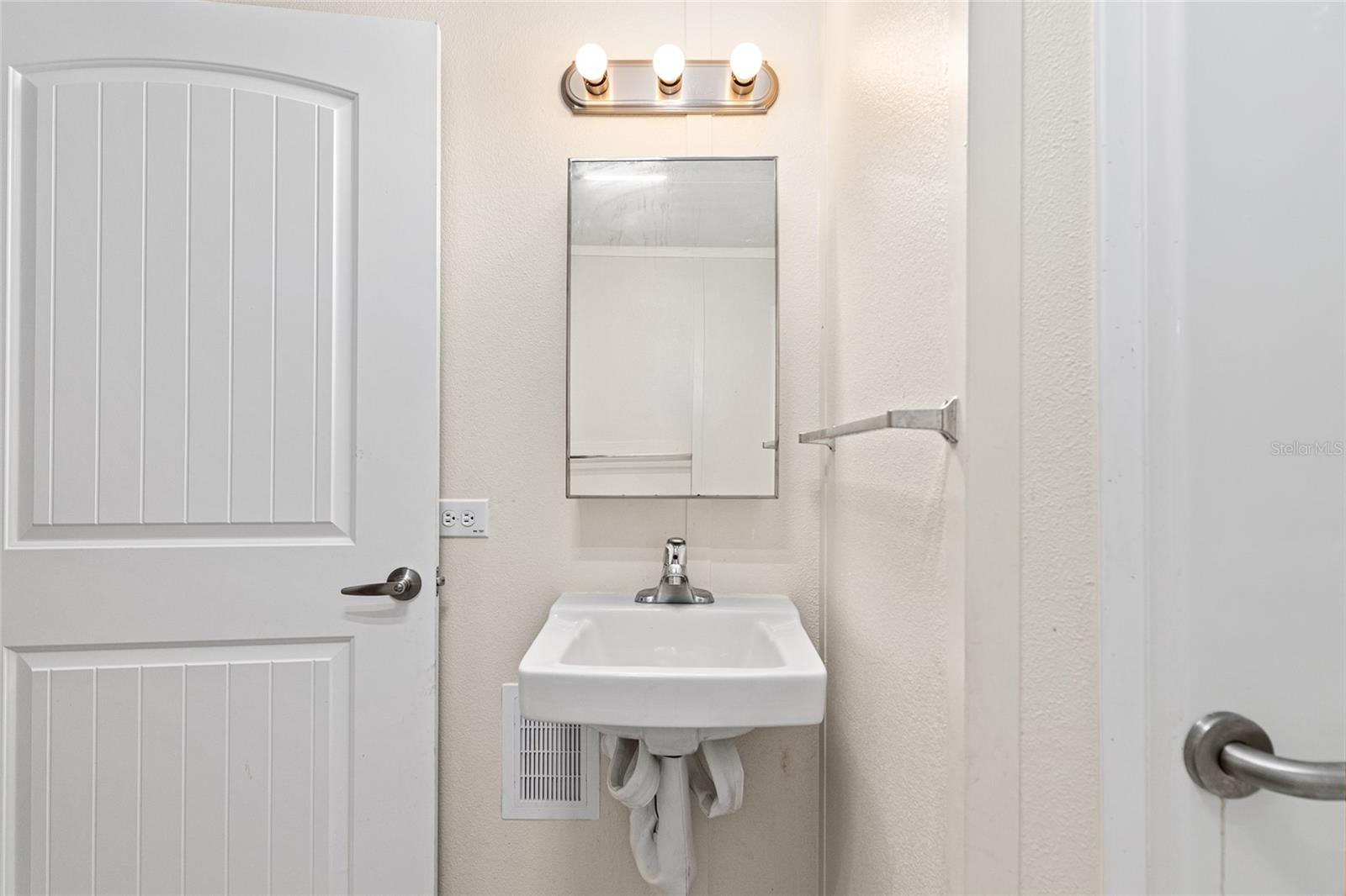 Image 16 of 31 For 14585 149th Lane