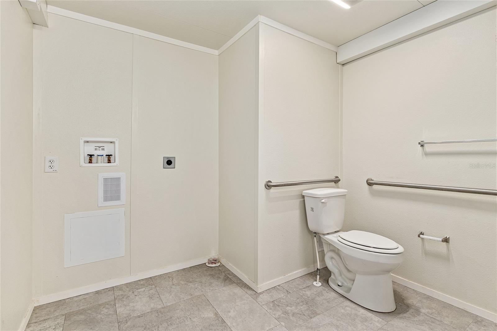 Image 20 of 31 For 14585 149th Lane