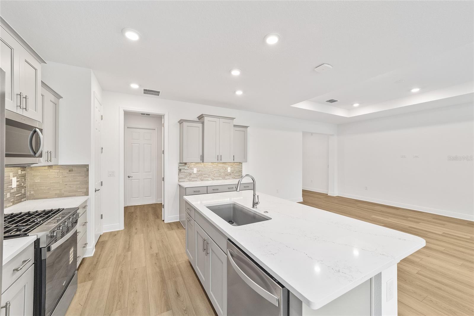 Image 16 of 39 For 10067 106th Circle