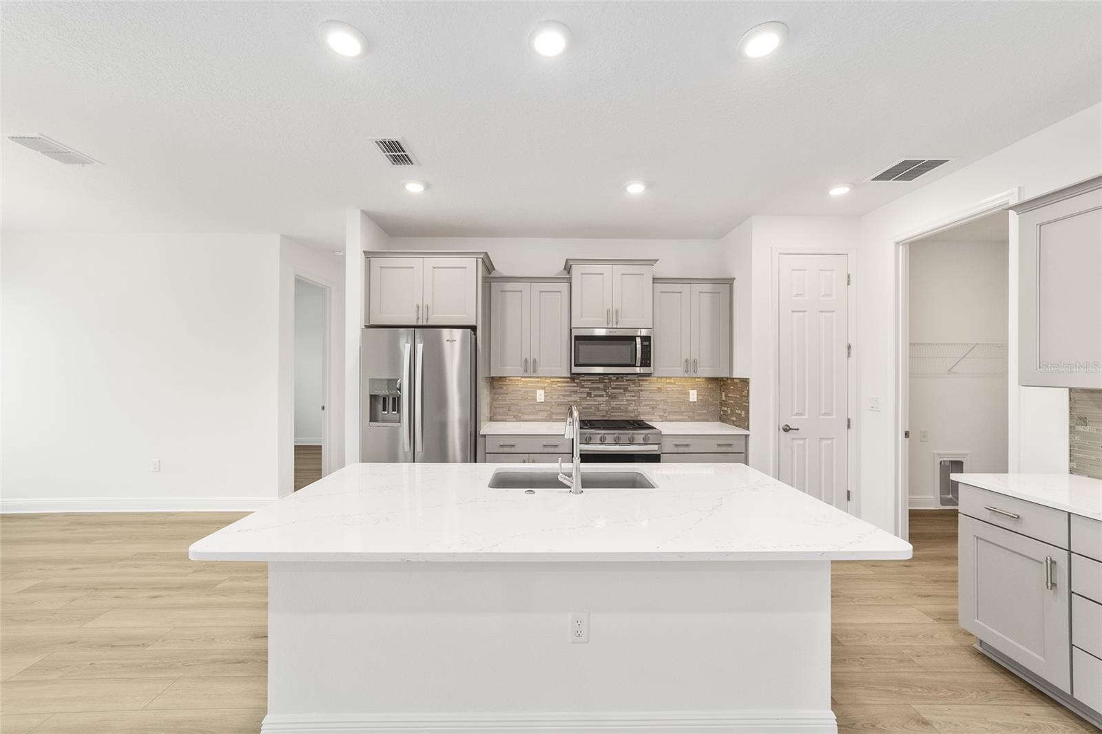 Image 18 of 39 For 10067 106th Circle