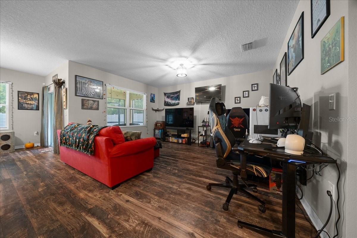 Image 6 of 37 For 9902 37th Terrace